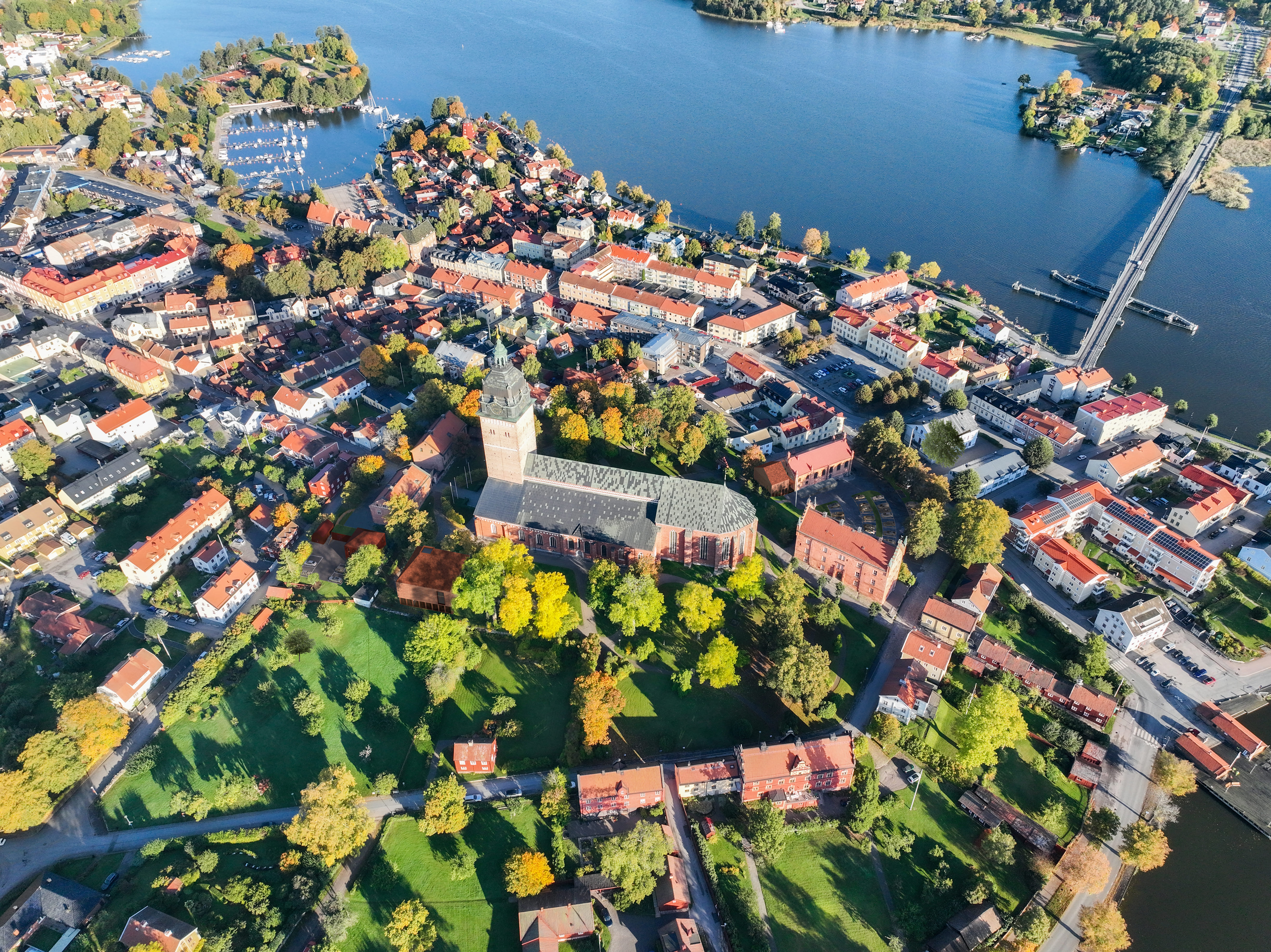 Domkyrkan och kringliggande byggnader sett ifrån himlen