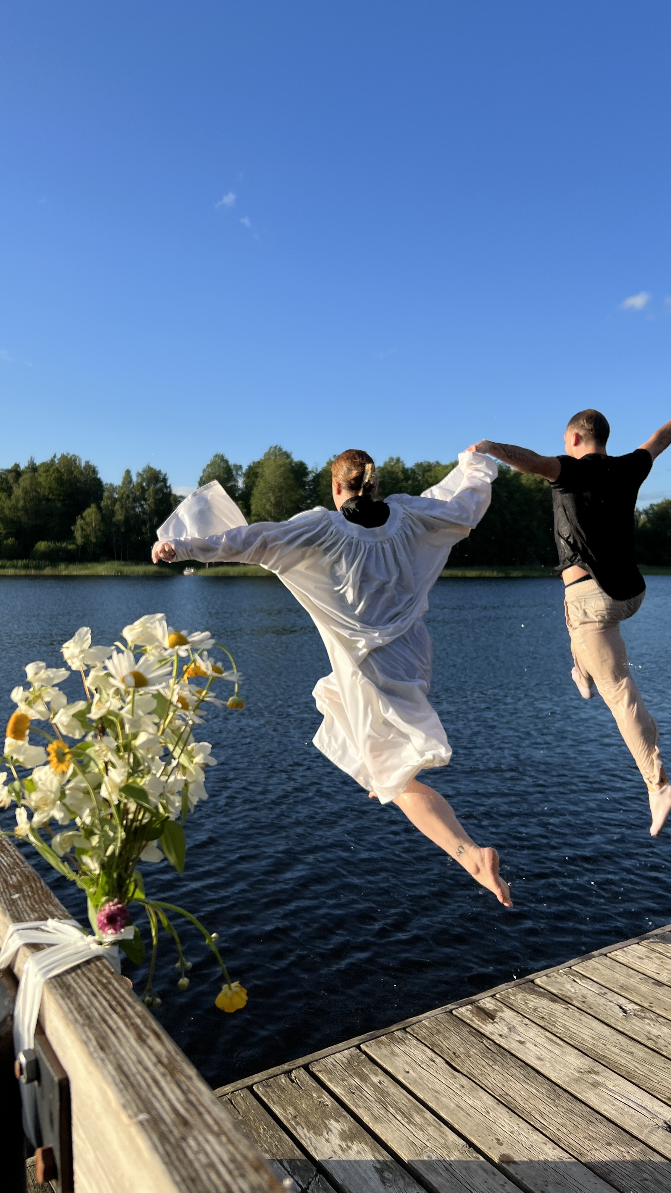 Präst hoppar i vattnet