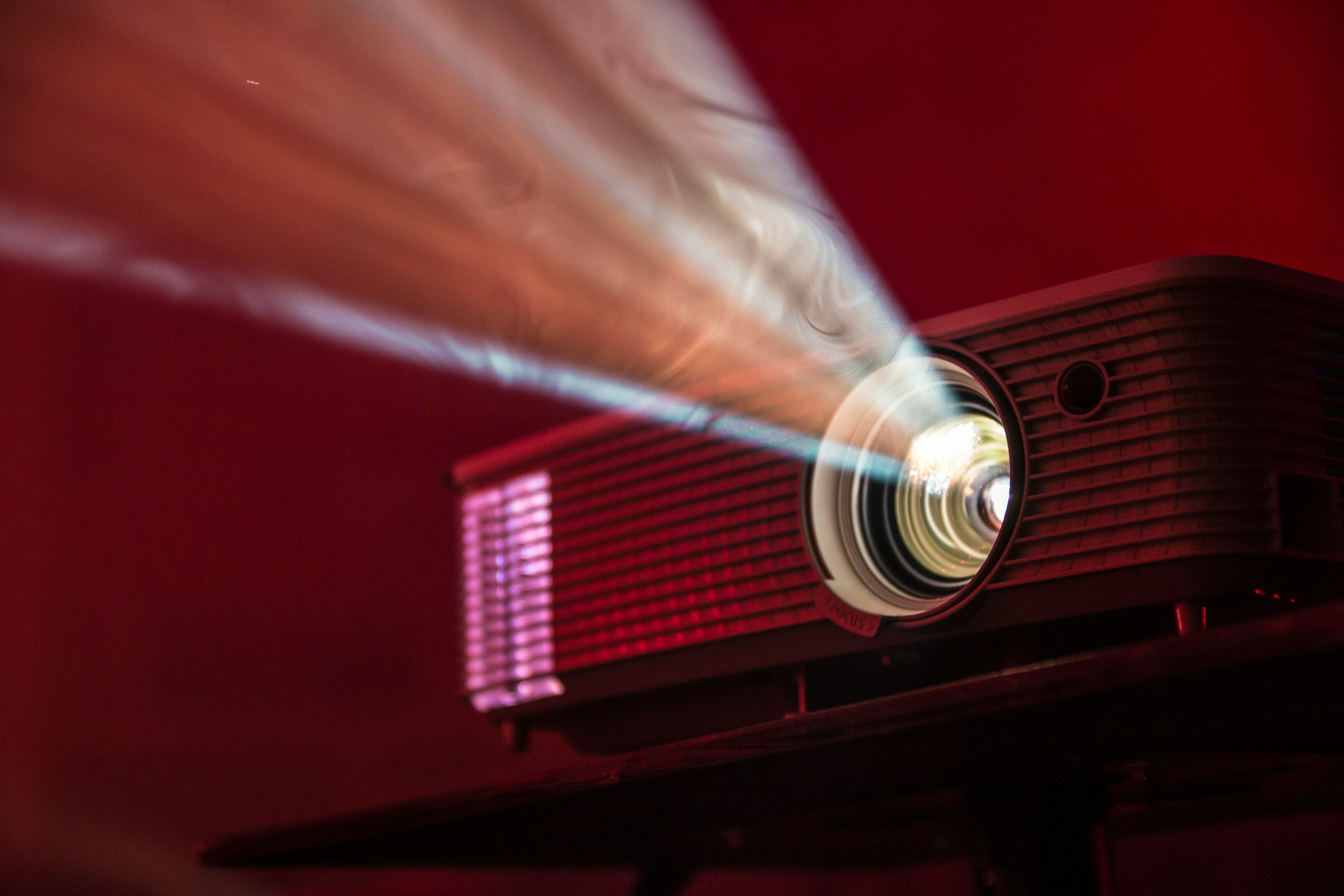 Filmprojektor som visar en film.