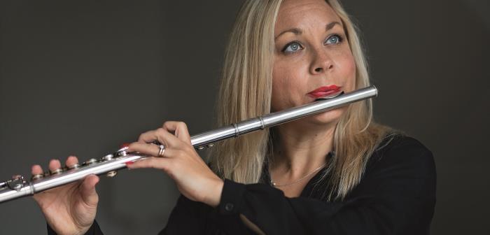 Frid är något vi redan har, men ändå ofta längtar efter. Det menar Danderydsprästen Jenny Karlsson som själv kan känna frid i skogen såväl som mitt i värsta middagskaoset.