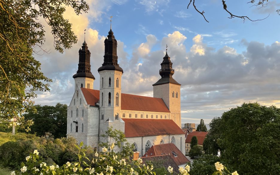 Domkyrkan Sankta Maria i kvällssol.