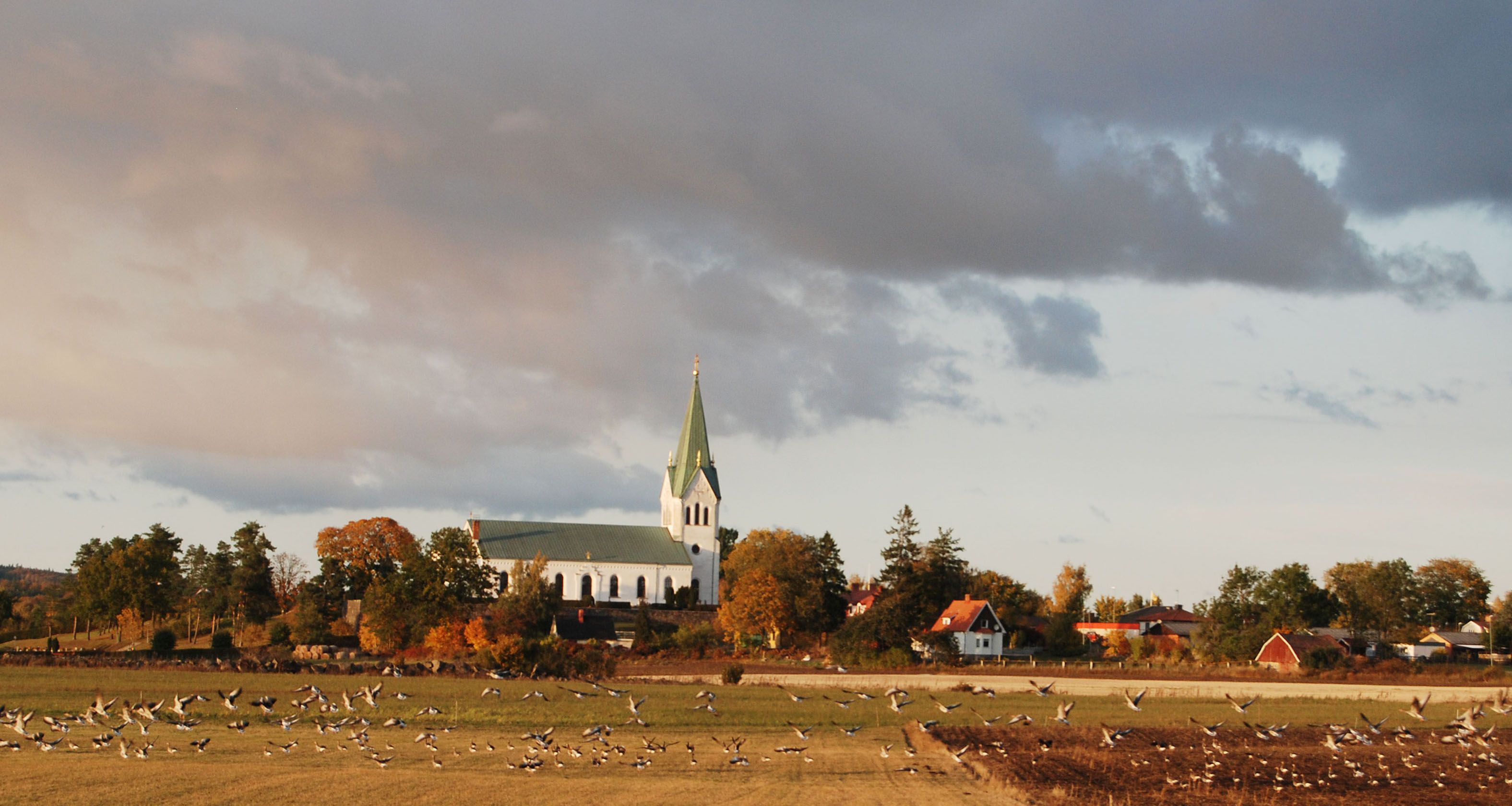 Vy med Näsums kyrka 