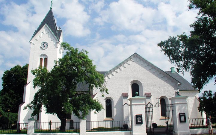 Ängelholms kyrka från sidan.
