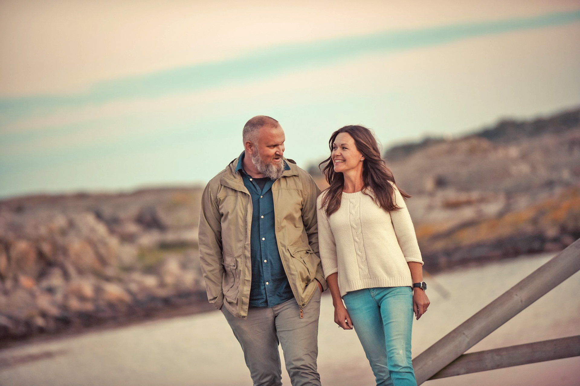 Mattias och Therese Martinsson går ut med hav och klippor