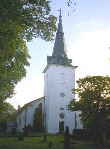 Örby kyrka i sommartid