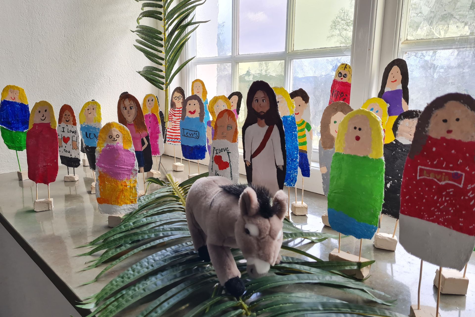 Figurers som visar palmsöndagens budskap