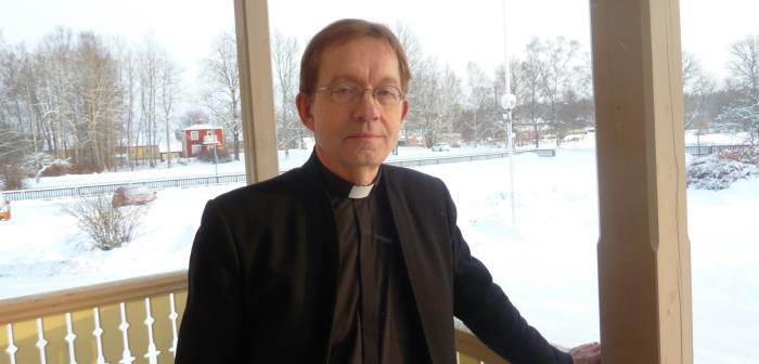 Vi tackar vår kyrkoherde Bengt Bengtsson för alla år med oss i Nora församling när han nu går i pension. P g a pågående pandemi kan vi inte, som brukligt är, fira en avtackningsgudstjänst i kyrkan. I stället spelar vi in en digital gudstjänst till söndag 18 april som kan ses på vår facebooksida och hemsida. Vi vet dock att många vill ta ett
personligt avsked av Bengt och därför planerar vi en friluftsgudstjänst med Bengt i juni.
Mer information kommer i god tid, så håll utkik!
