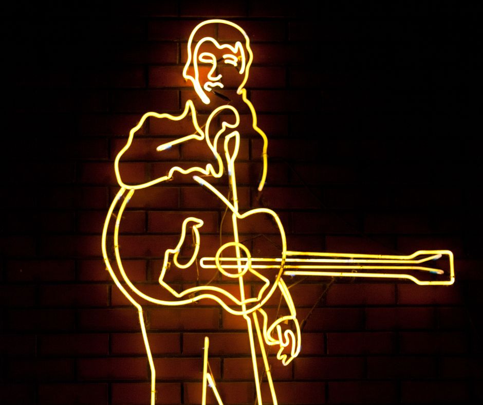 Neonbelyst skylt som föreställer Elvis 