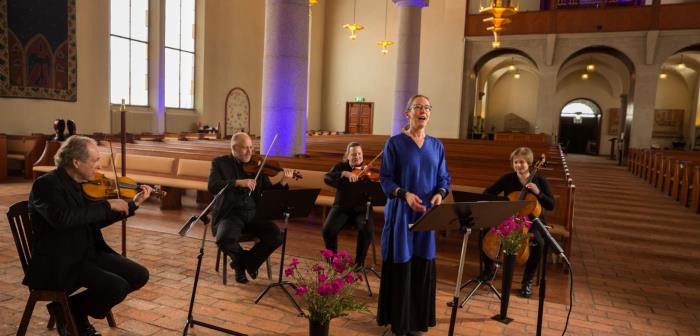 Lördag den 20 mars uppmärksammar vi Marie Bebådelsedag med en digital musikandakt. Varmt välkommen att ta del av gemenskapen.