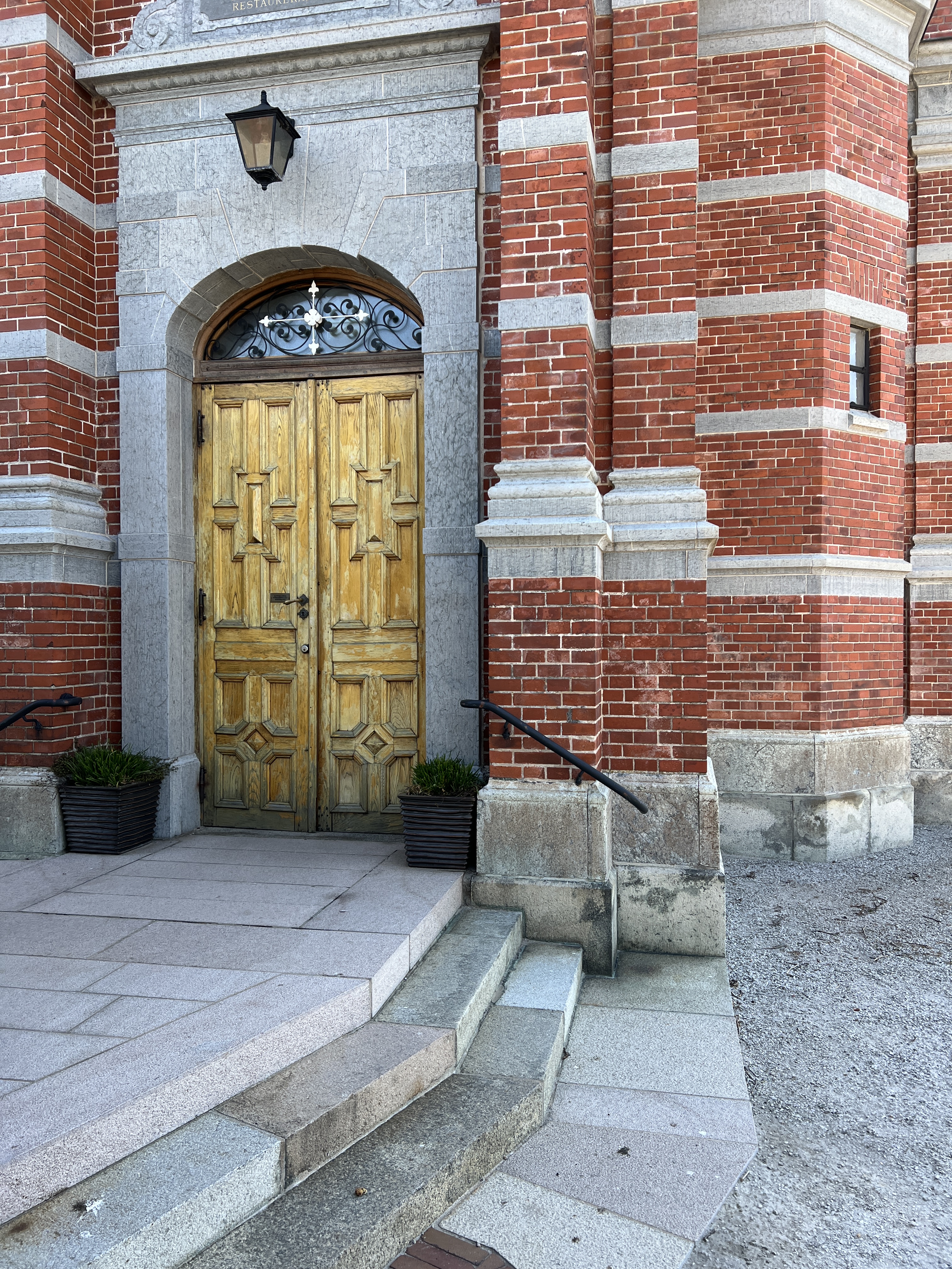 Stora Hammars kyrkas kyrkdörr. 