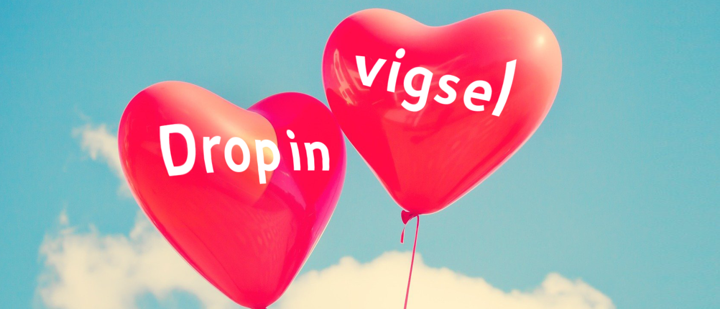 Två hjärtformade ballonger med texten Drop in Vigsel