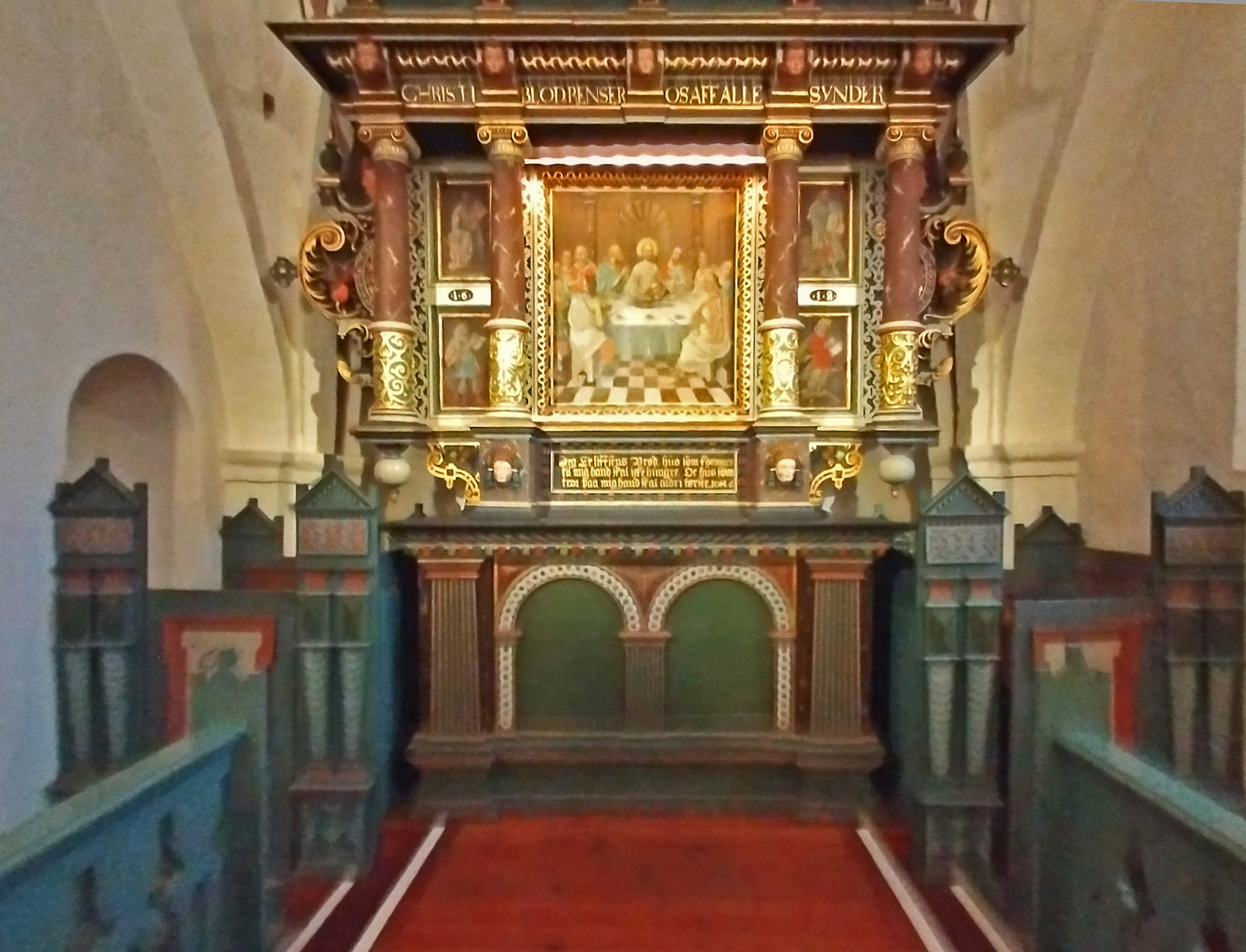 Avklätt altare i Östra Ingelstads kyrka inför Långfredagen