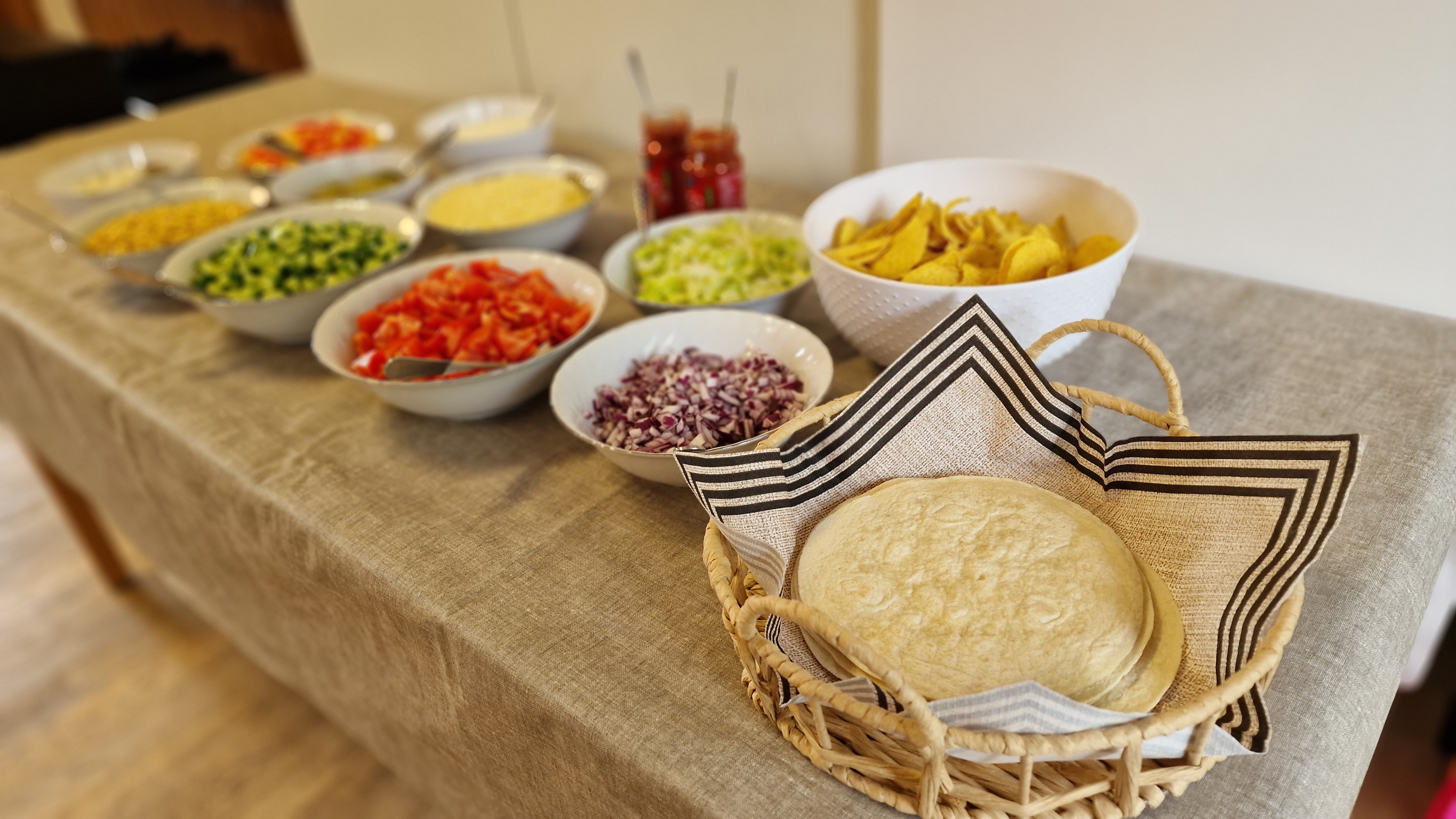 Tacobuffé framdukat till Maten är klars terminsavslutning maj.