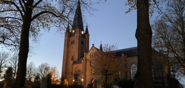 Varje dag kl 9, 12, 15 & 18 spelar Domkyrkans klockspel en psalm inspelad av organist Anders Börjesson. Psalmerna byts ut under kyrkoåret.