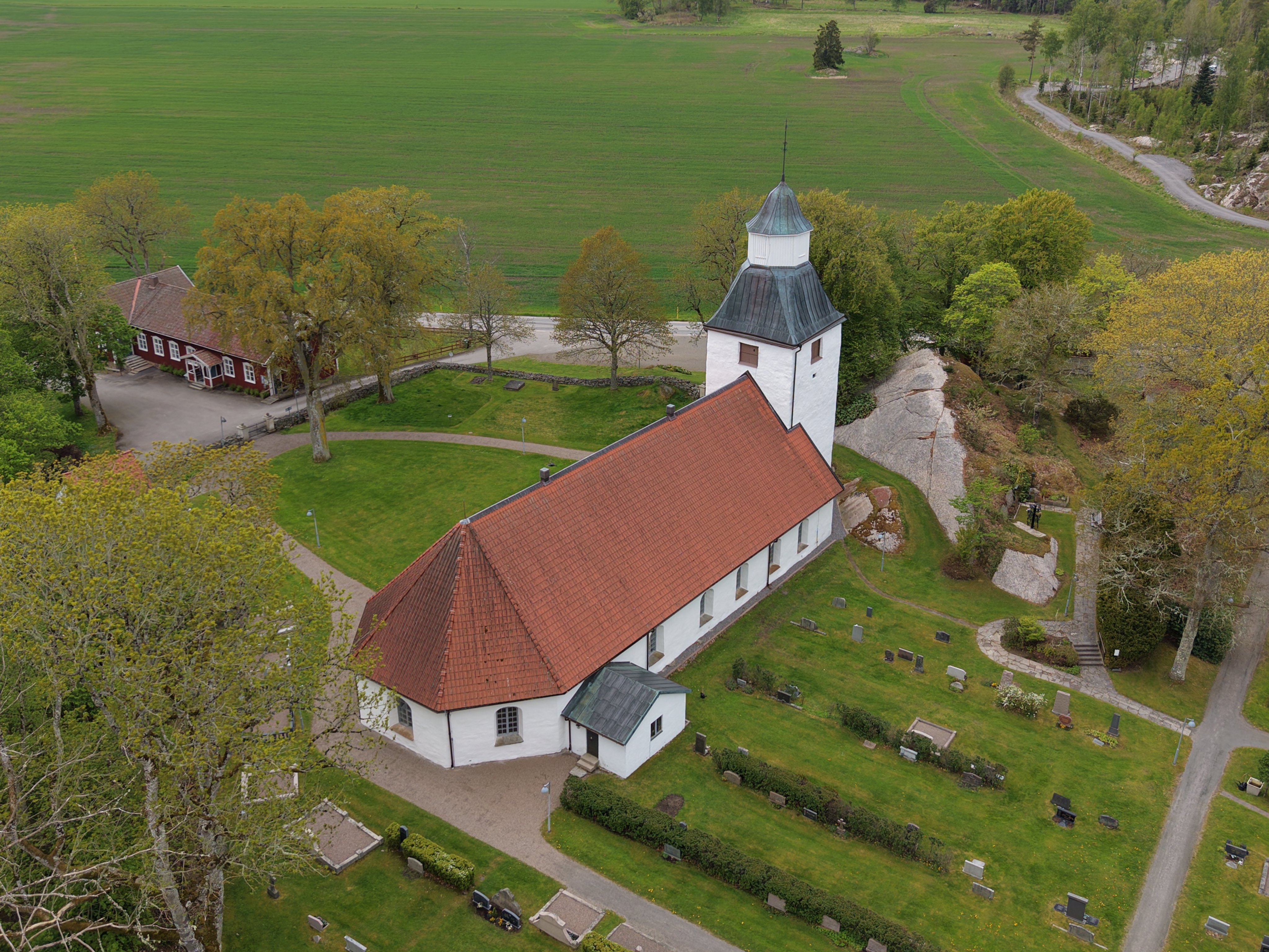 Stora Mellby kyrka våren 2026