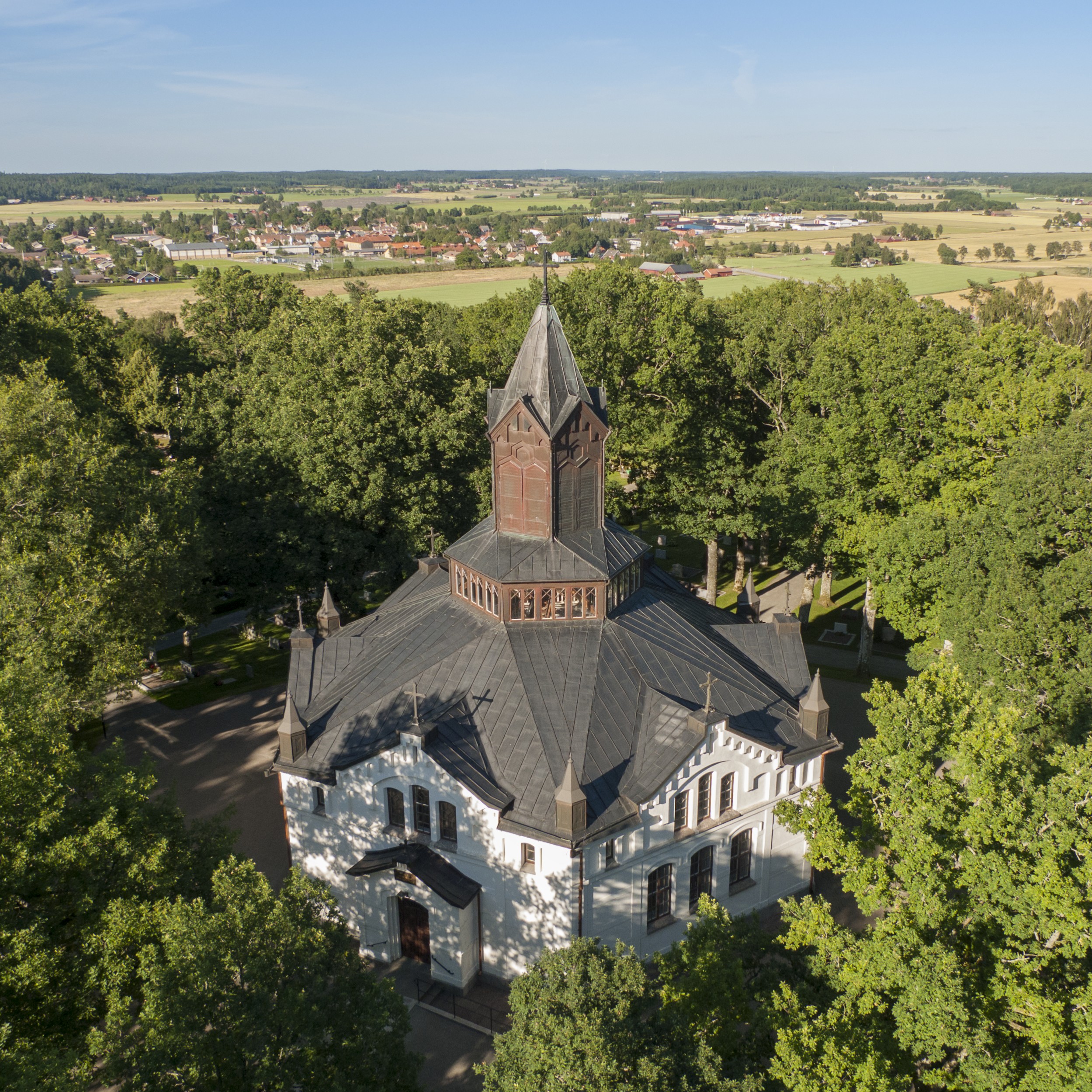 Erska Kyrka drönarbild sommar 2012