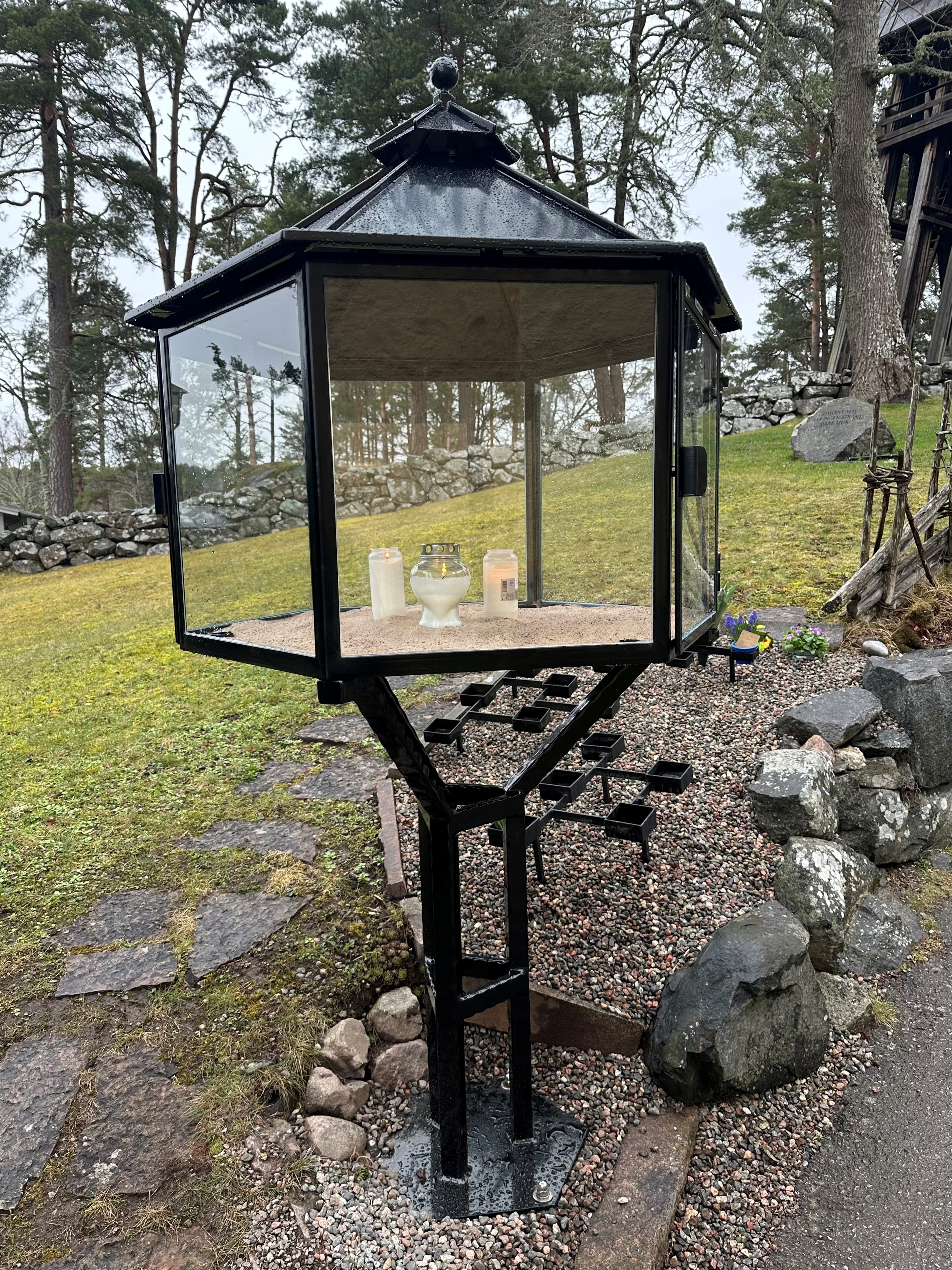 Ljusbärare vid Björnlunda minneslund
