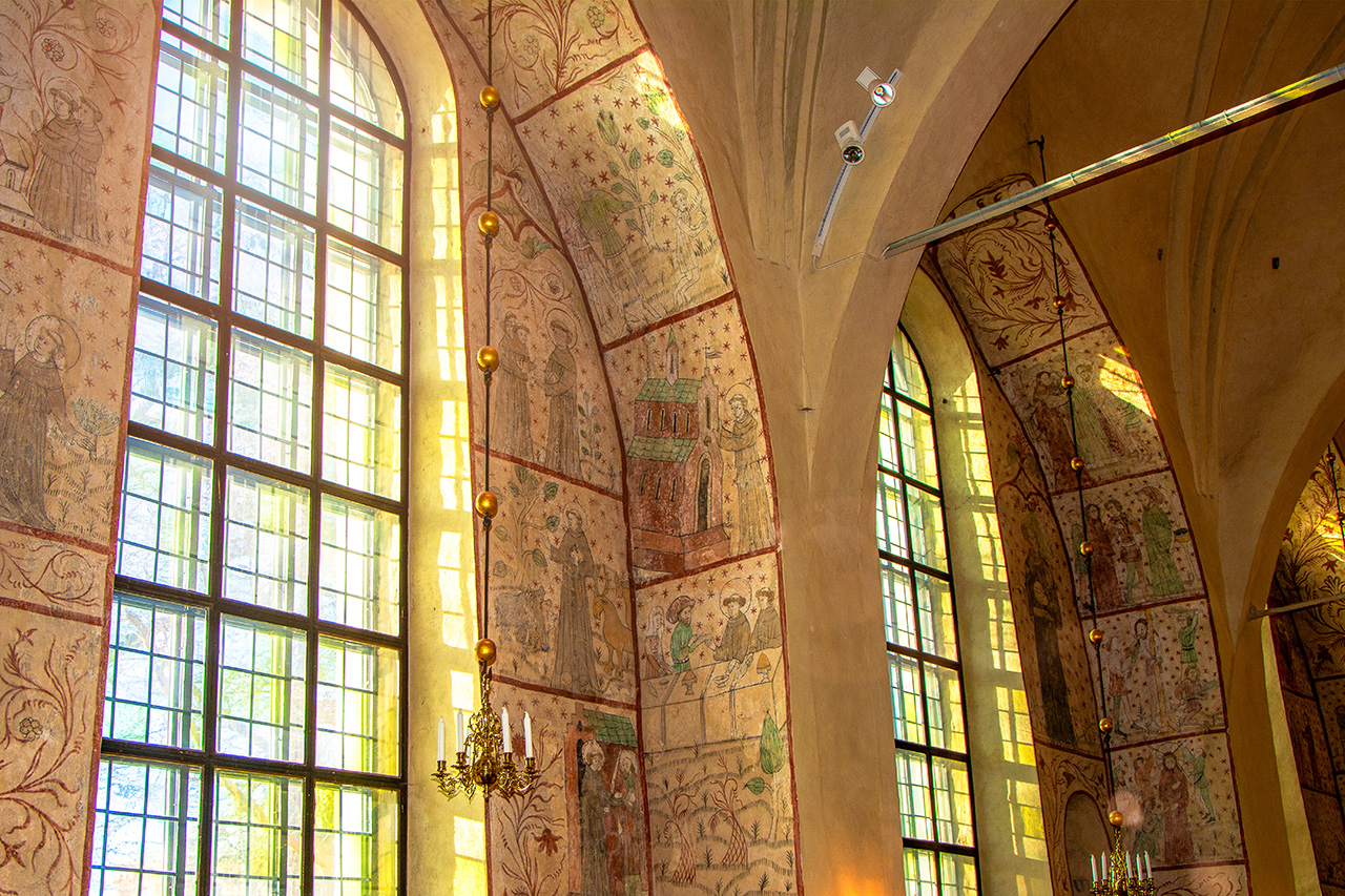 Heliga Trefaldighets kyrka Arboga Fönster Franciskusmålningar