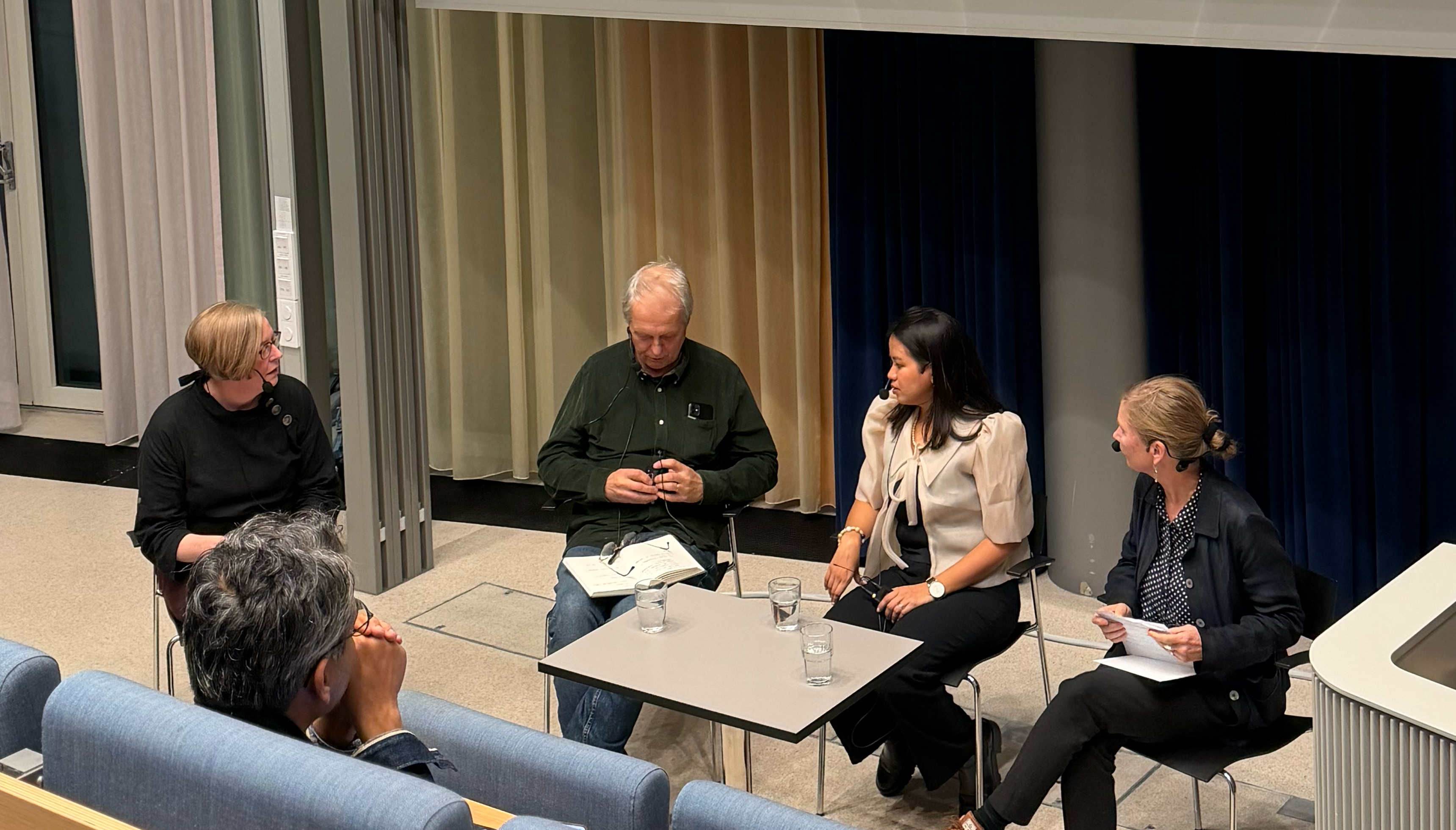 Paneldialog med Patricia Mungcal, Brittis Edman och Henrik Grape.
