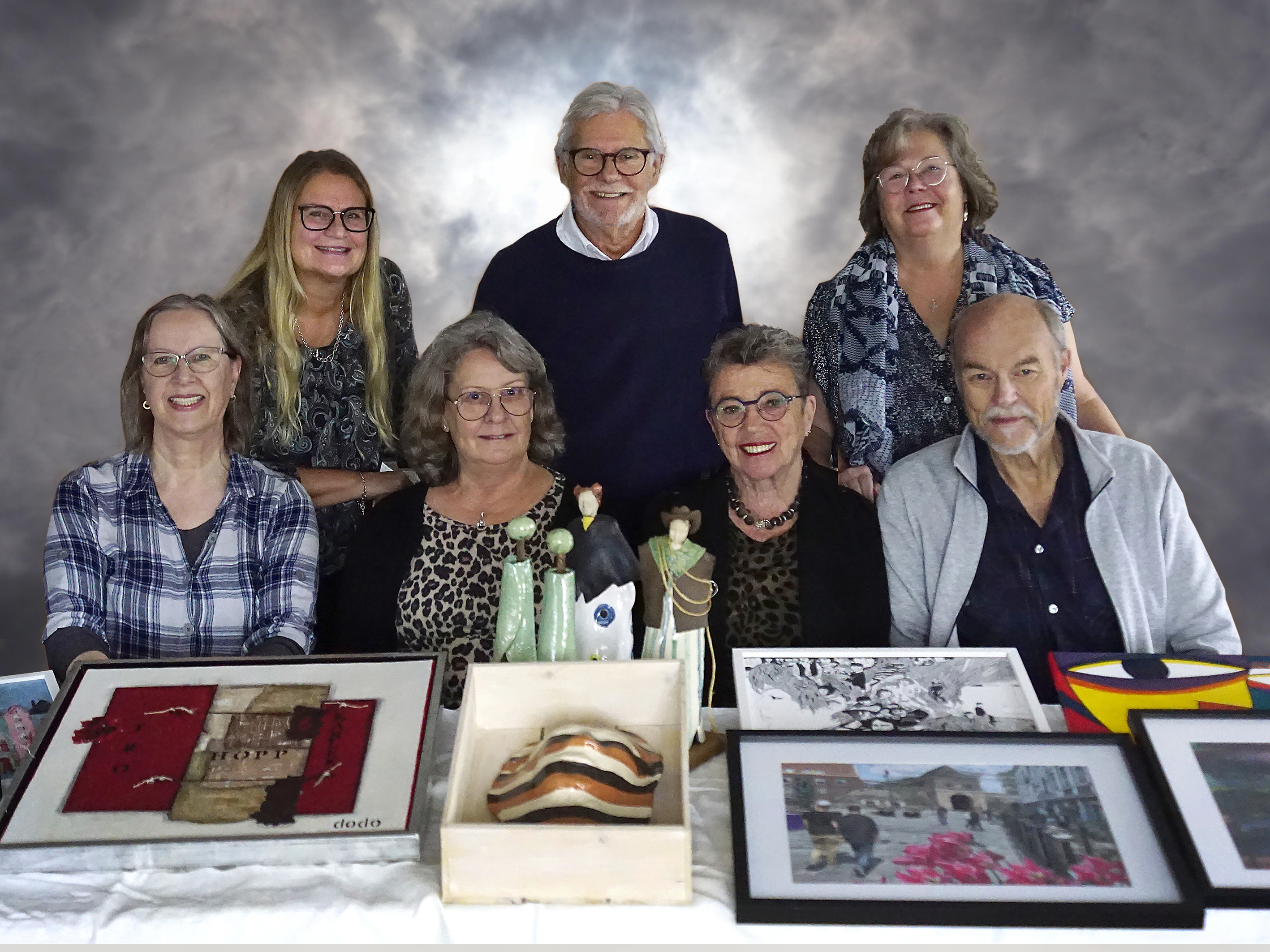 Övre raden från vänster: Pernilla Svanström, Jan Ek, Lena Wallfors.  Nedre raden från vänster: Anna Froio, Sonja David, Doris Ringberg, Johnny Edqvist.