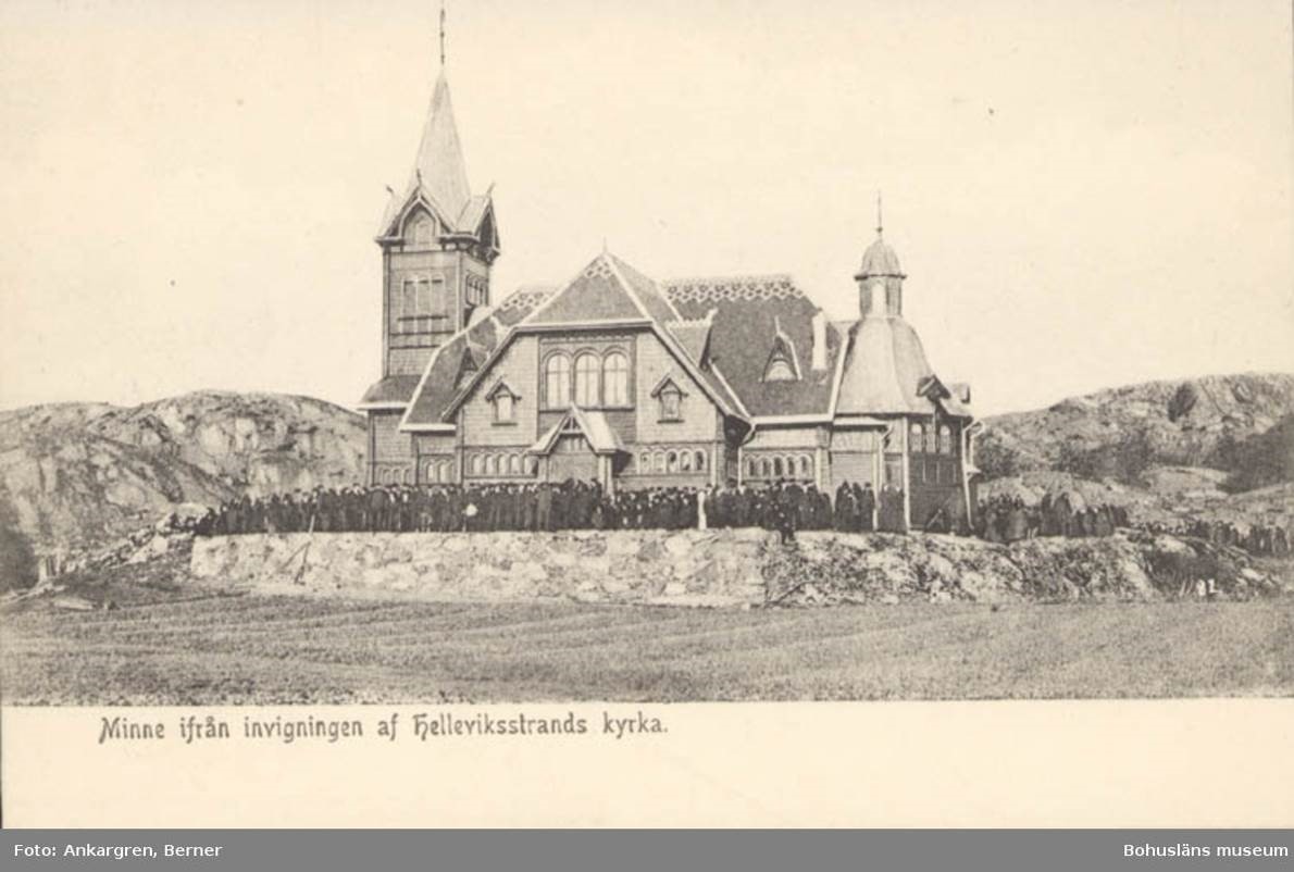 Kristin Balksten från Balksten Byggnadsvård AB, Anna Thorsteinsdottir, fastighetsansvarig hos Svenska kyrkan på Orust och Zdenko Petrusic från Göteborgs stift tillika Byggledare för projektet. 