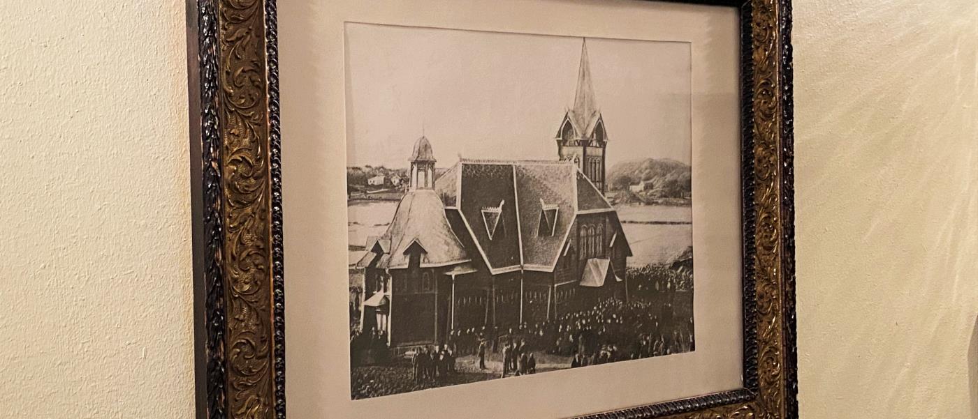 Foto från invigningen av Hälleviksstrands kyrka 1904.