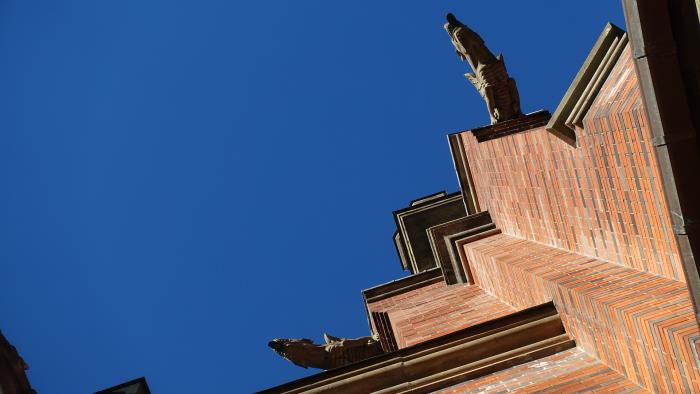 Bild på vattenutkastare på Allhelgonakyrkan formad som en drake, gargoyle