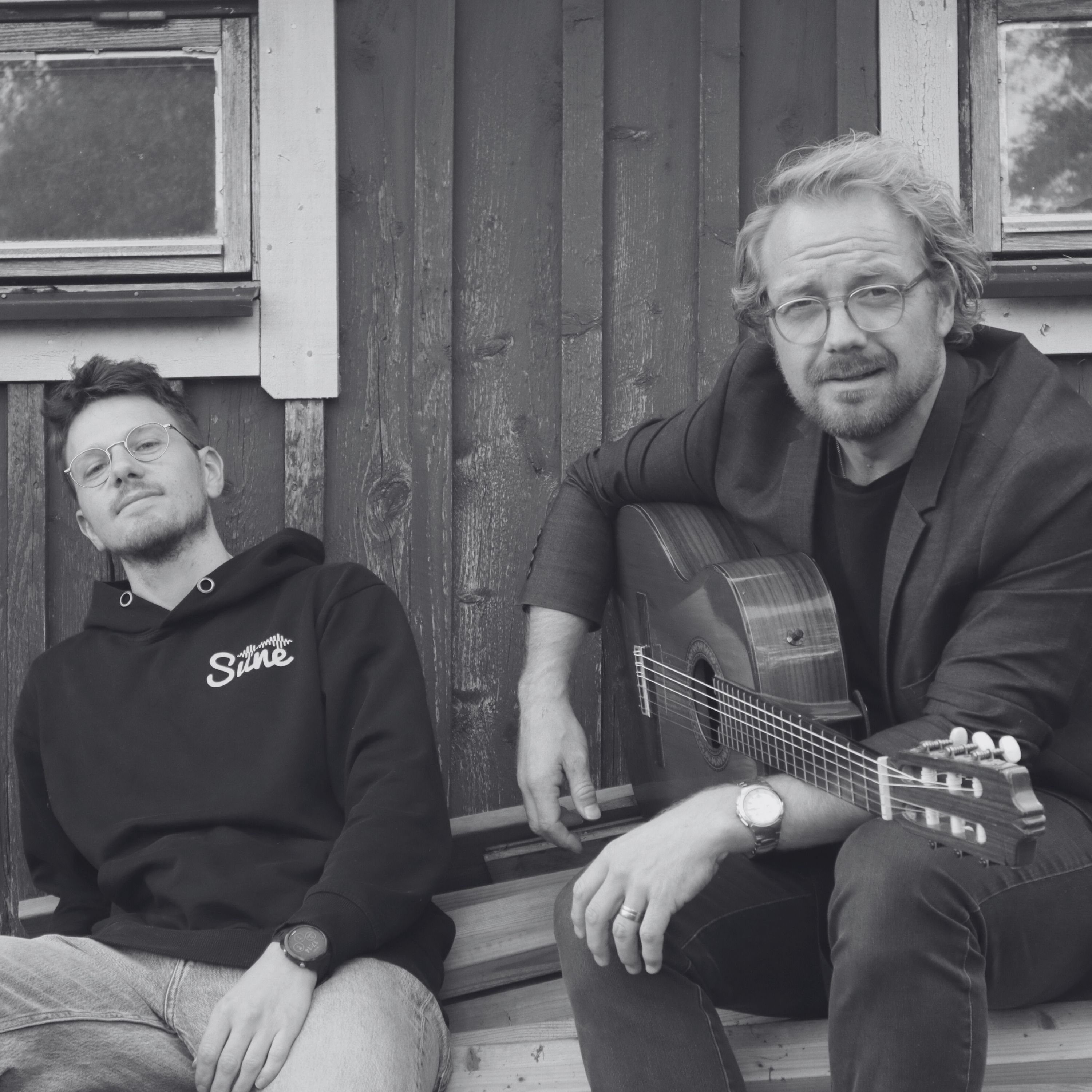 sune-och-daniel-2025-svartvit