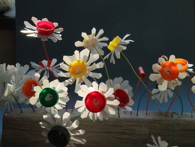 Blommor i plast