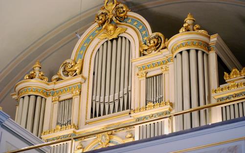 Orgeln på läktaren i Carl Johans kyrka.