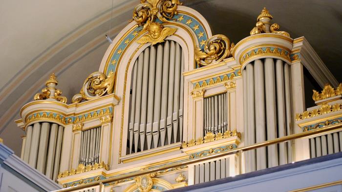 Orgeln på läktaren i Carl Johans kyrka.