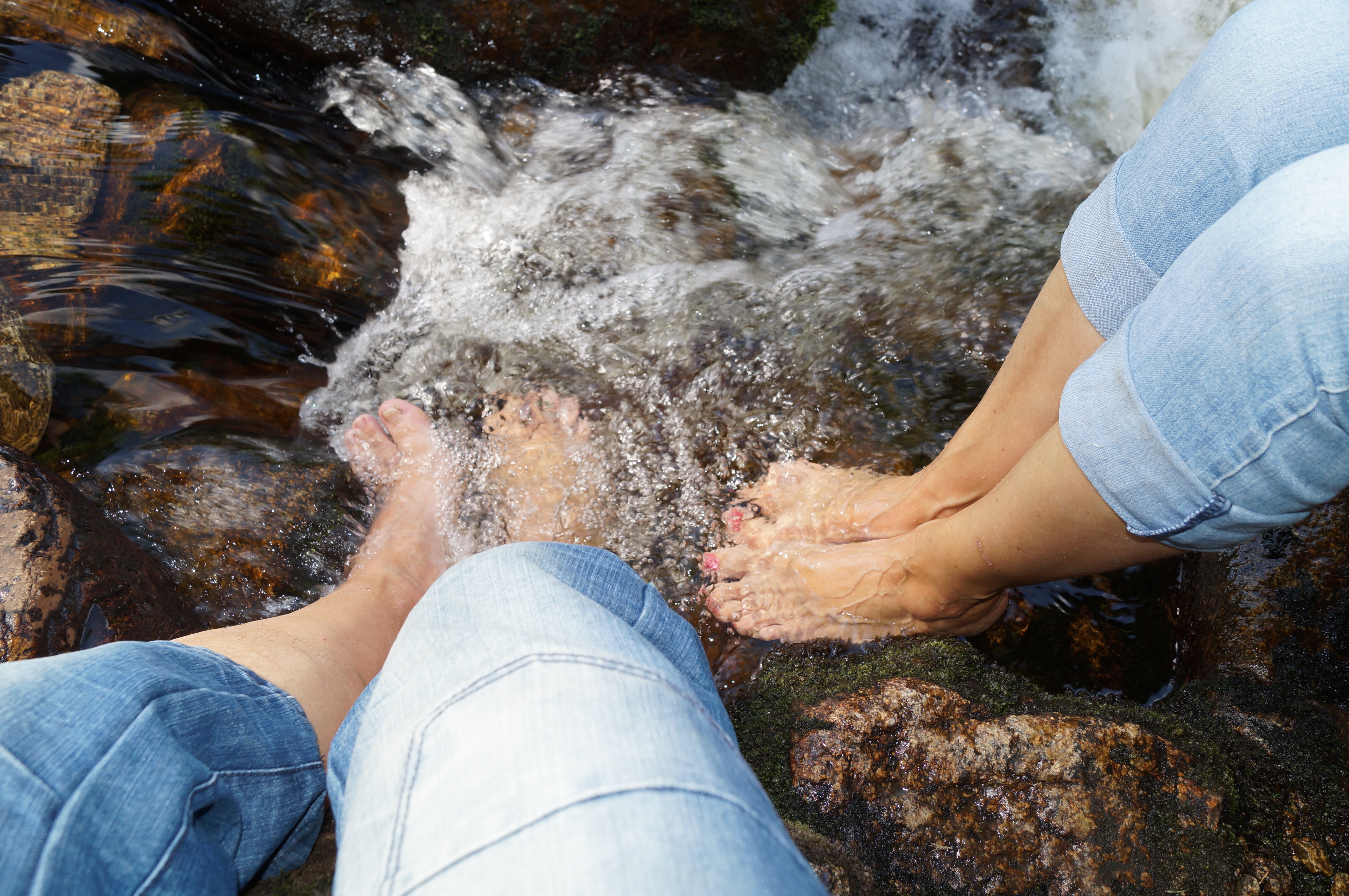 Fussbad im Bach