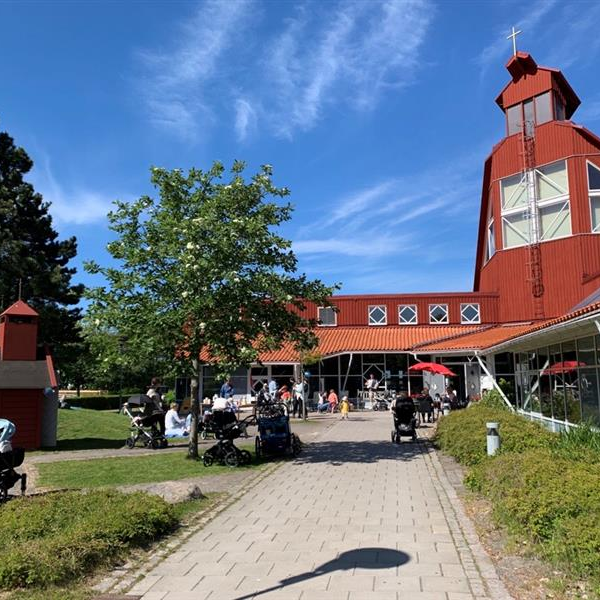 Billdals kyrka utomhus kvadrat
