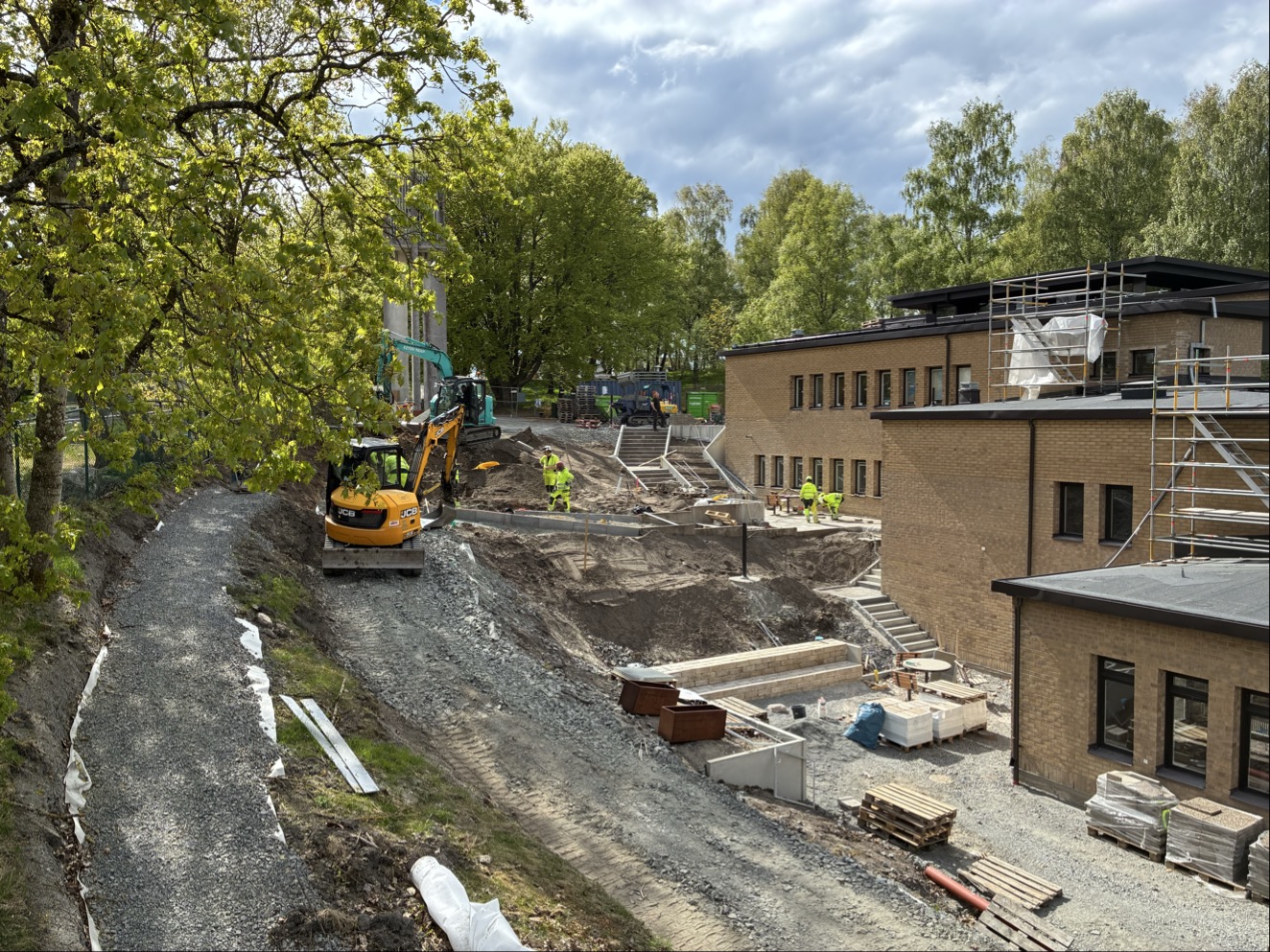 Bild från exteriör ombyggnation utanför Mikaelskyrkan