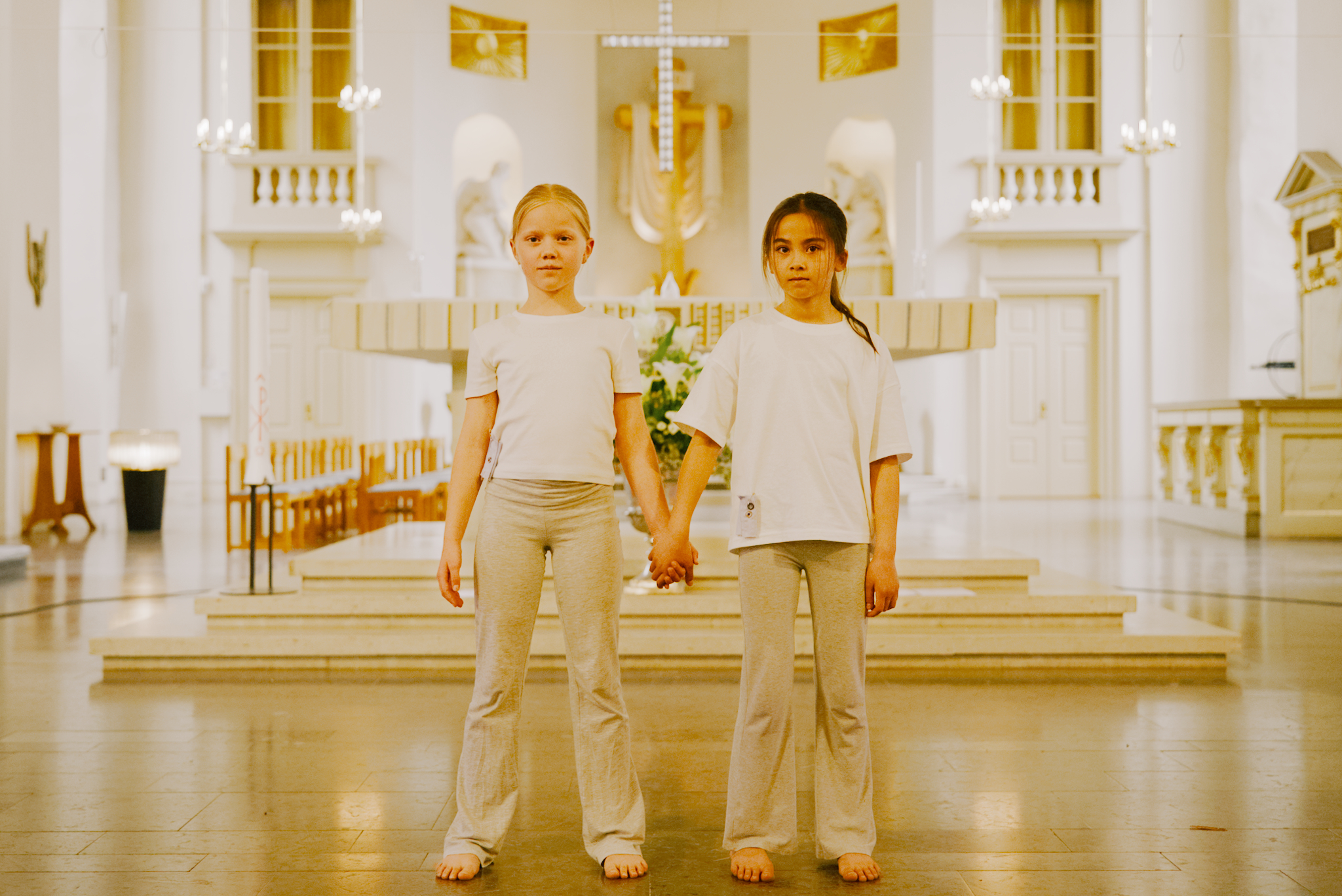 Två danselever i Domkyrkan