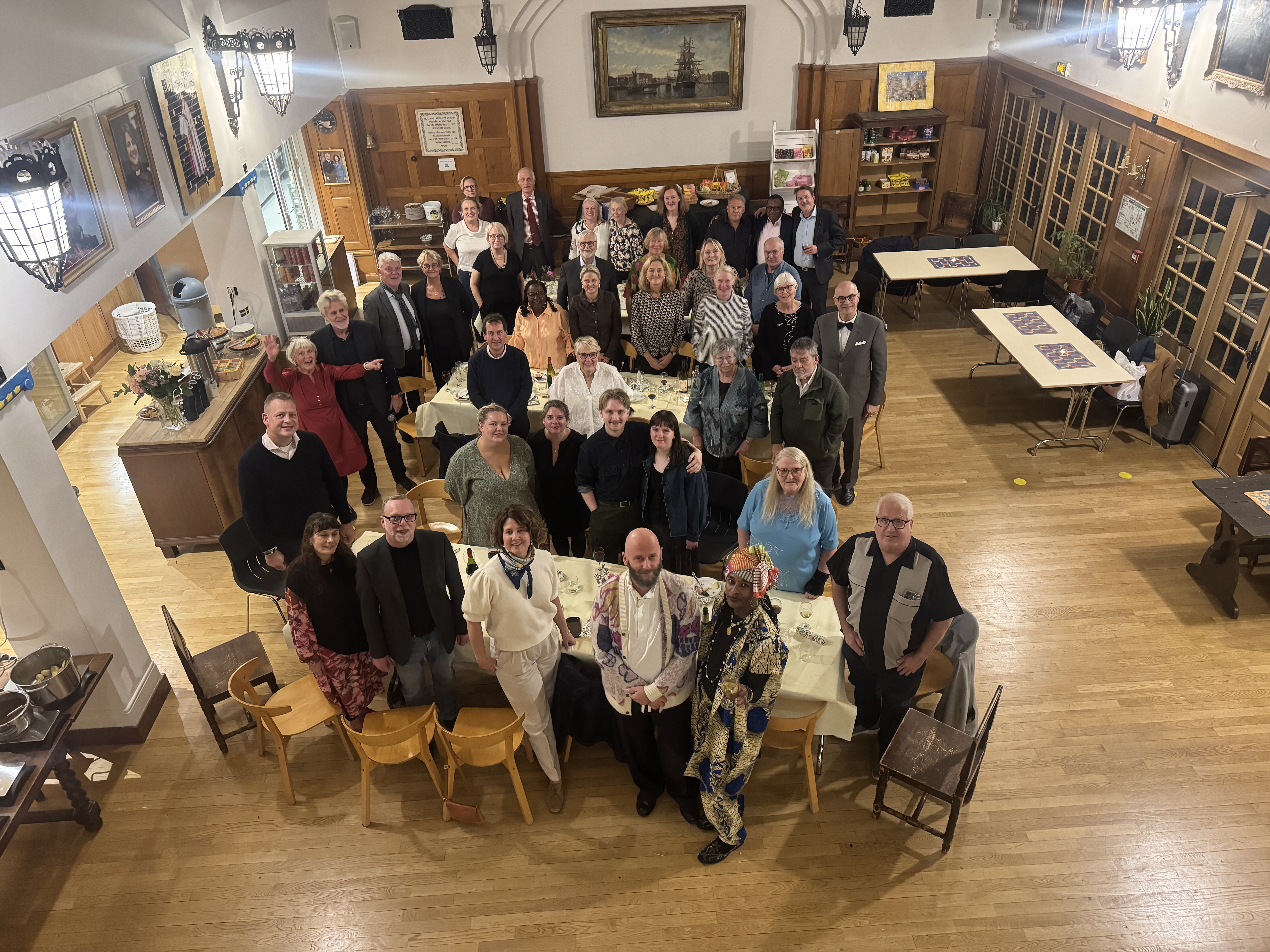 Gruppbild på alla medverkande vid middag under personalhelgen 10-11 oktober