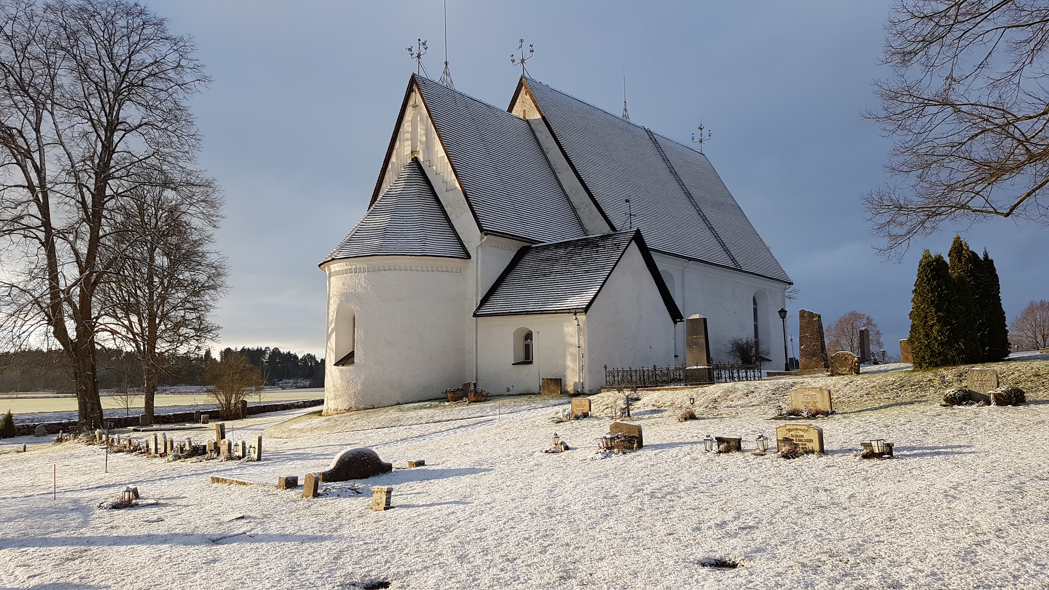 Funbo kyrka i vintertid