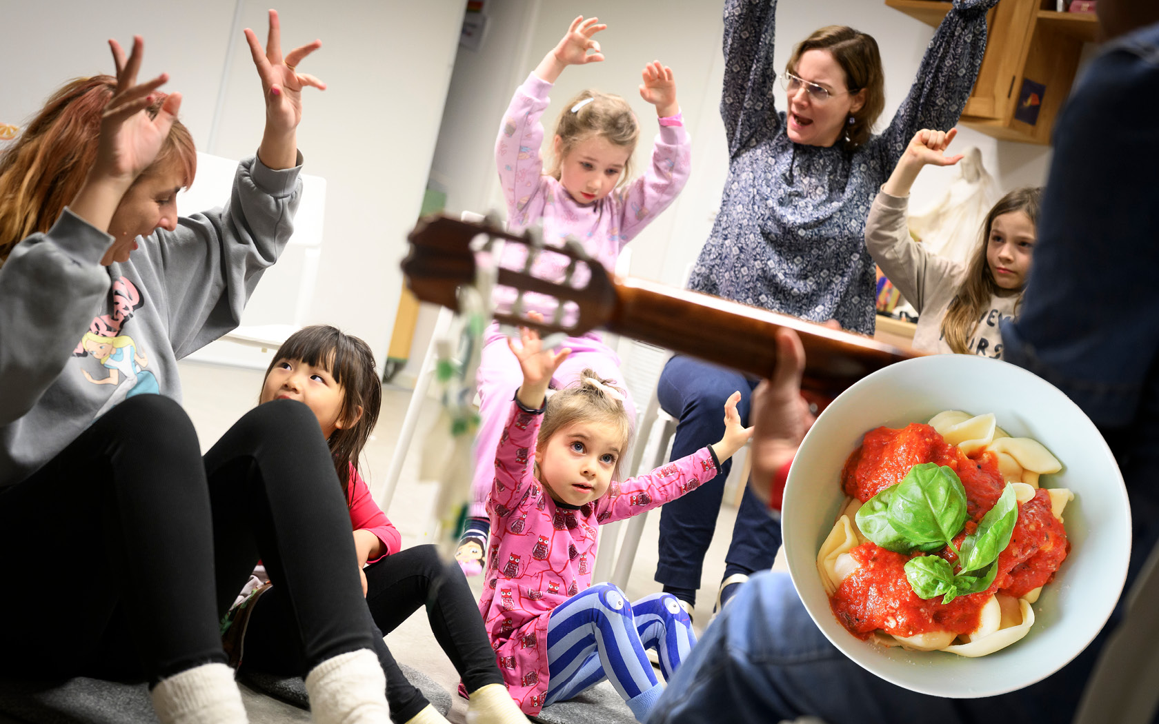 Barn och föräldrar rör sig till musik
