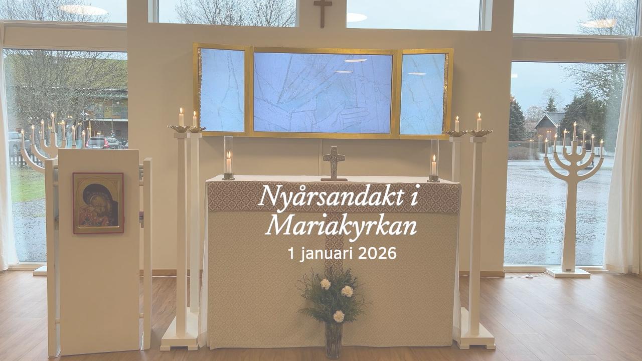 Mariakyrkans altare klädd i vitt.