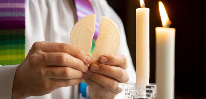 Från och med söndag den 30 augusti firas ordinarie gudstjänst i Lundby församlings kyrkor. I vissa av gudstjänsterna kommer det även att firas mässa, givetvis under trygga förhållanden där vi håller avstånd till varandra. Välkommen till gudstjänst!