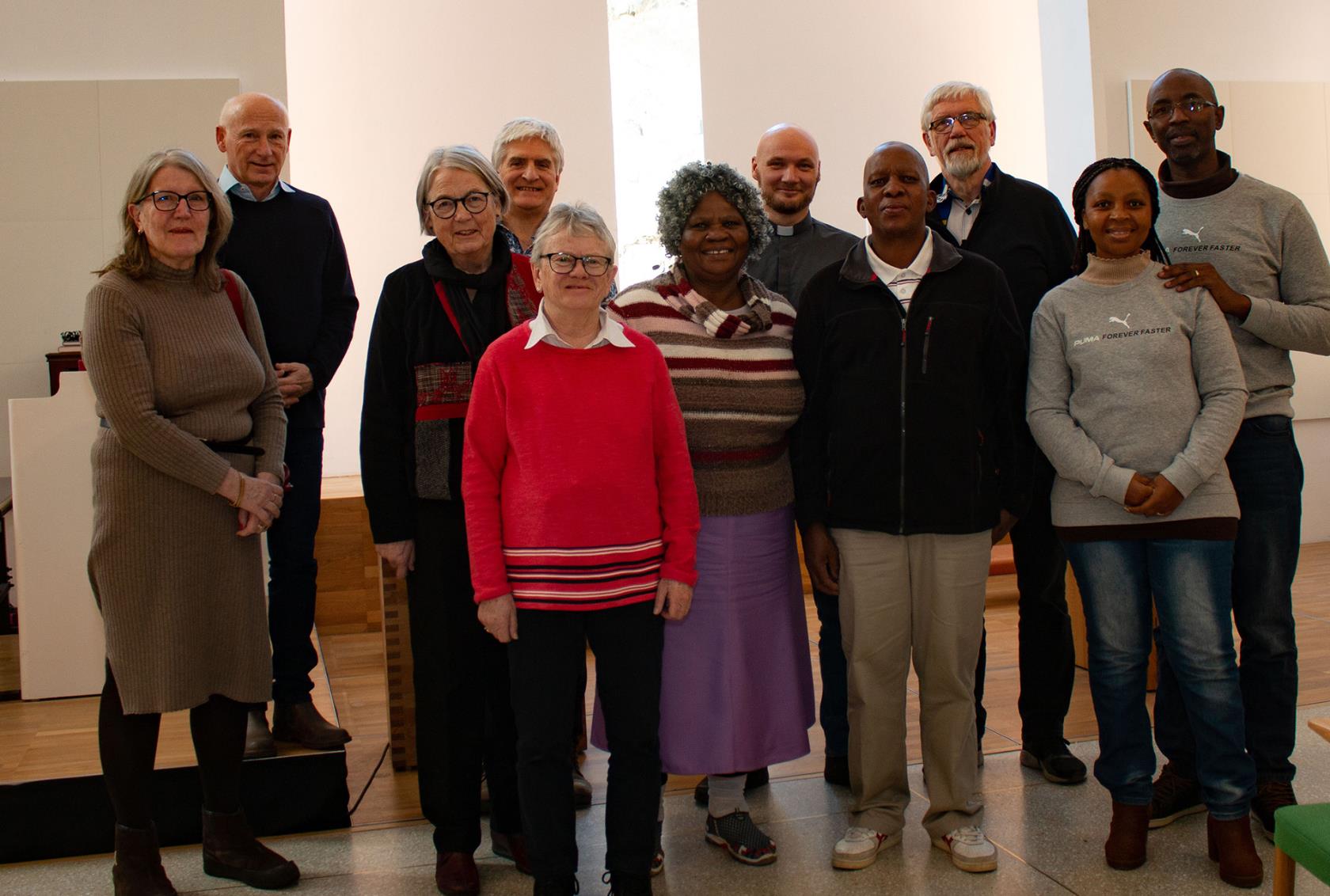En spontan kontakt som skedde i samband att Göteborgs stift hade en internationell samling. Gruppbild på de som träffade Ärkebiskopen i Östra Stiftet i Södra Afrika.  