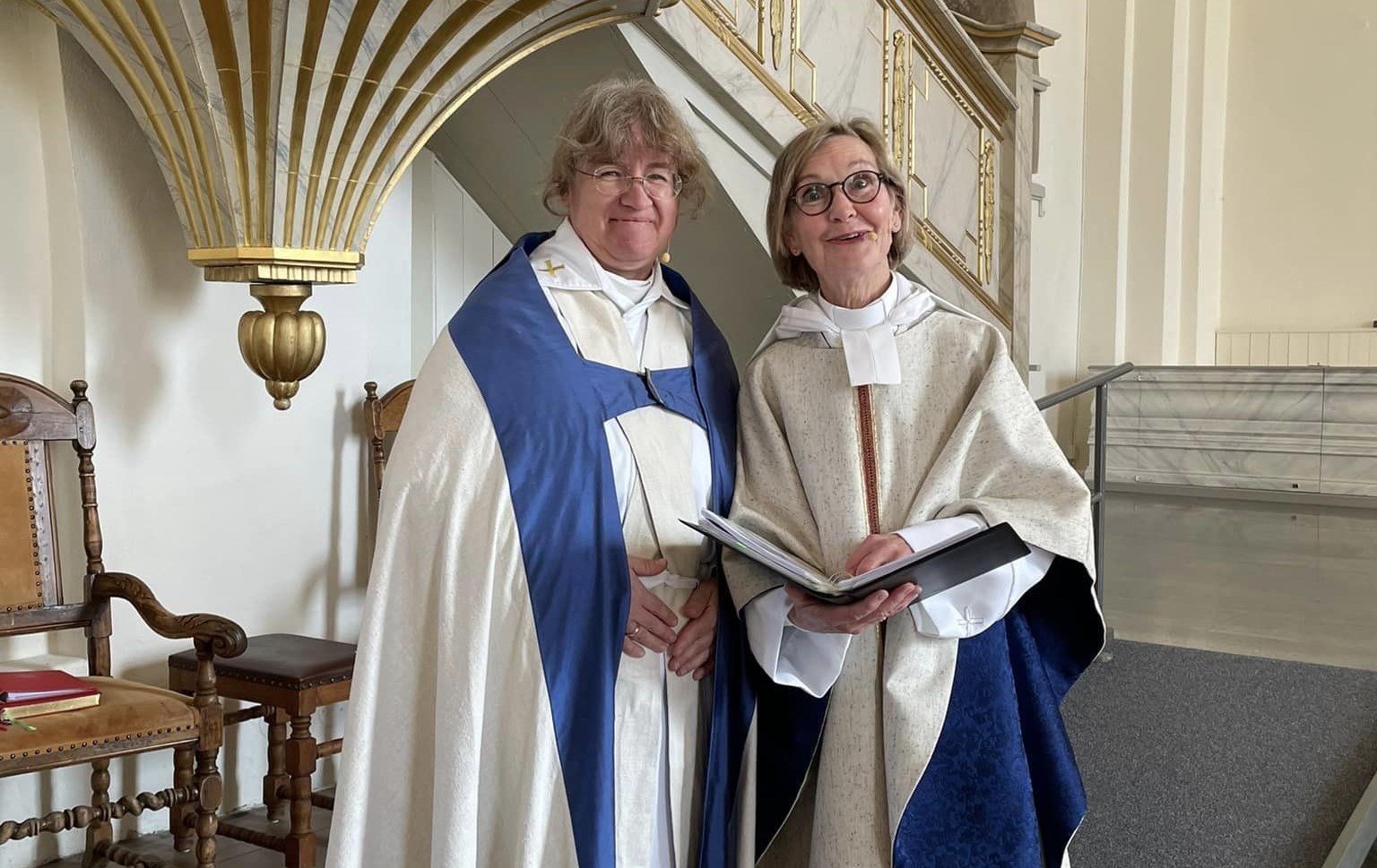 Kontraktsprosten Birgitta Arneving tillsammans med  Antje Bernhardts  under kyrkoherdemottaganingen i Gagnef pastorat 