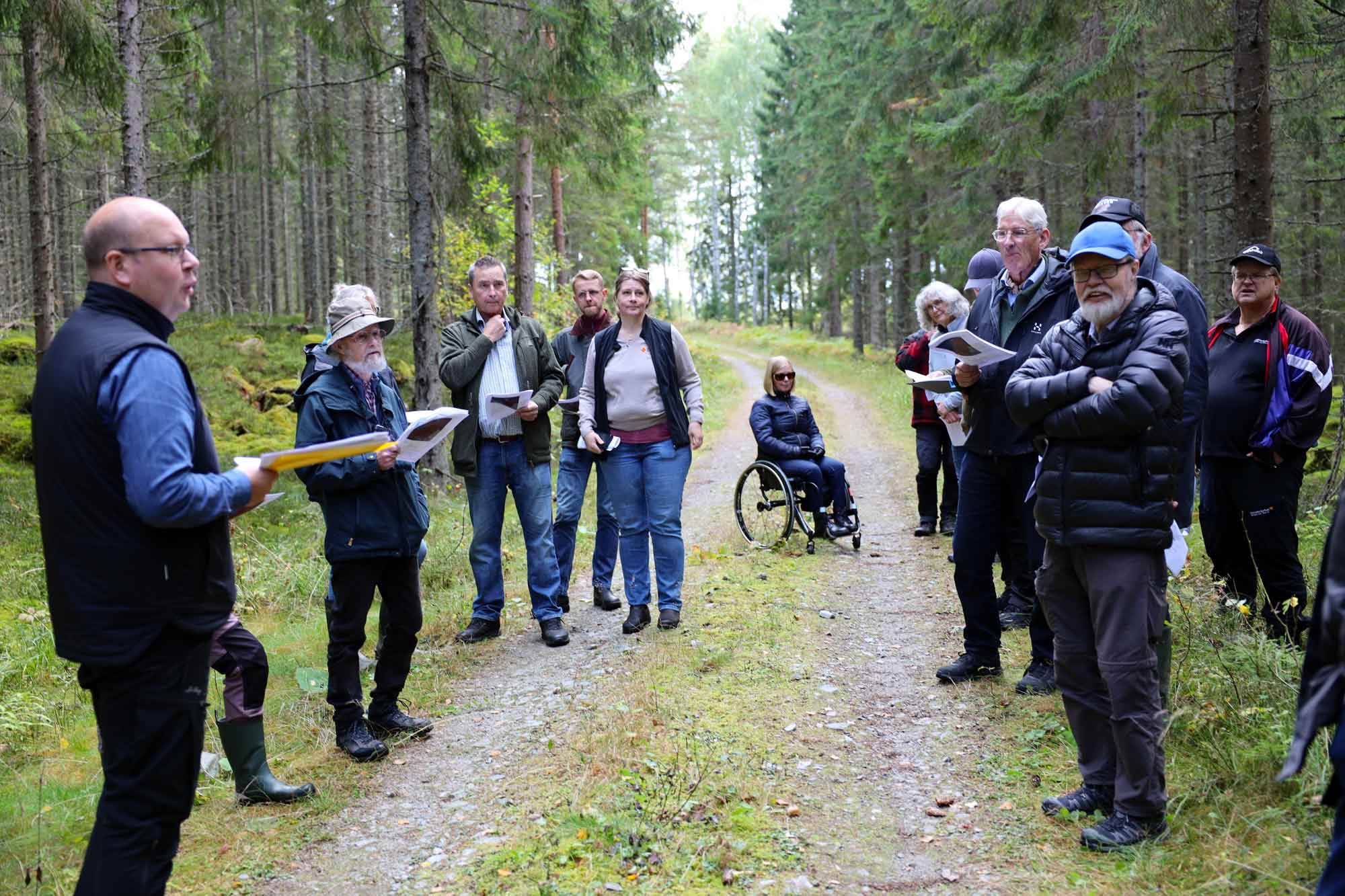 Egendomsnämnden besöker stiftets skog vid Siggebohyttan