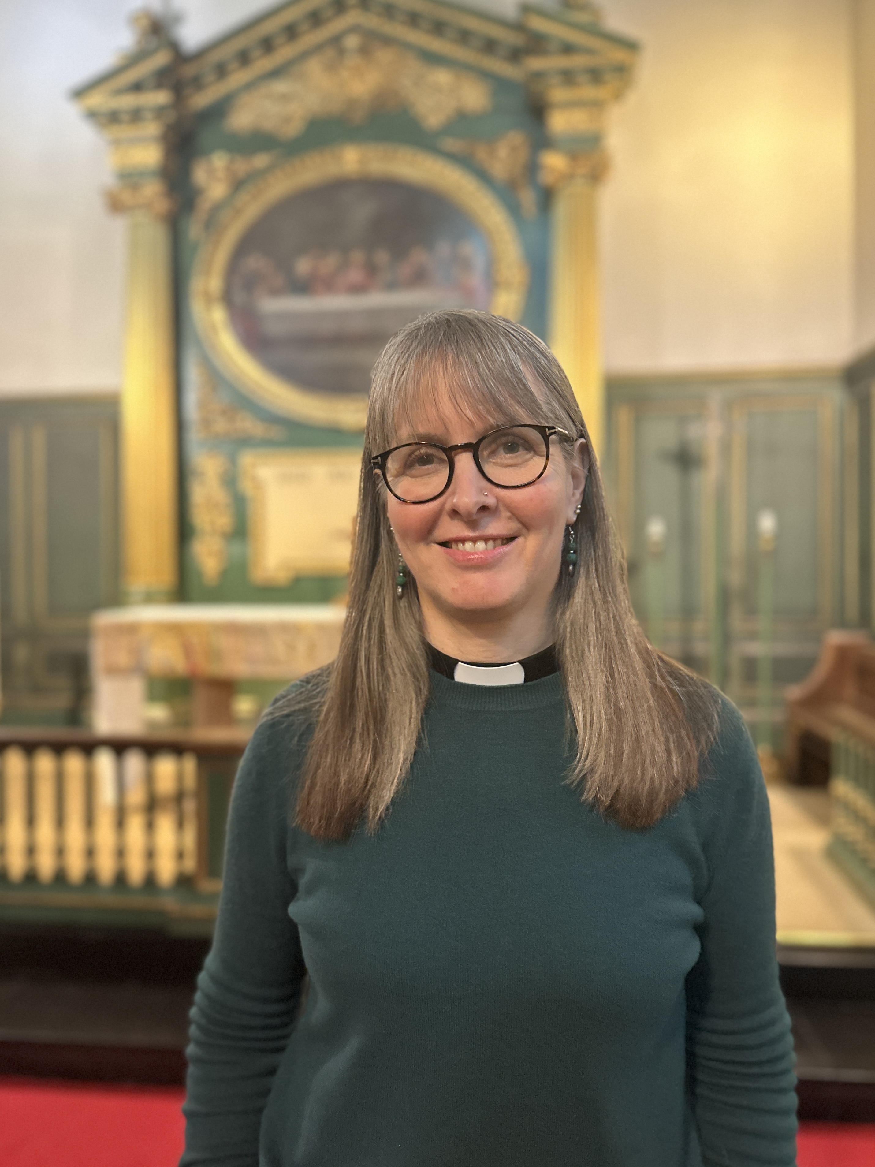 Magdalena Sjöholm, från Västerås. Präst i Svenska kyrkan i London.