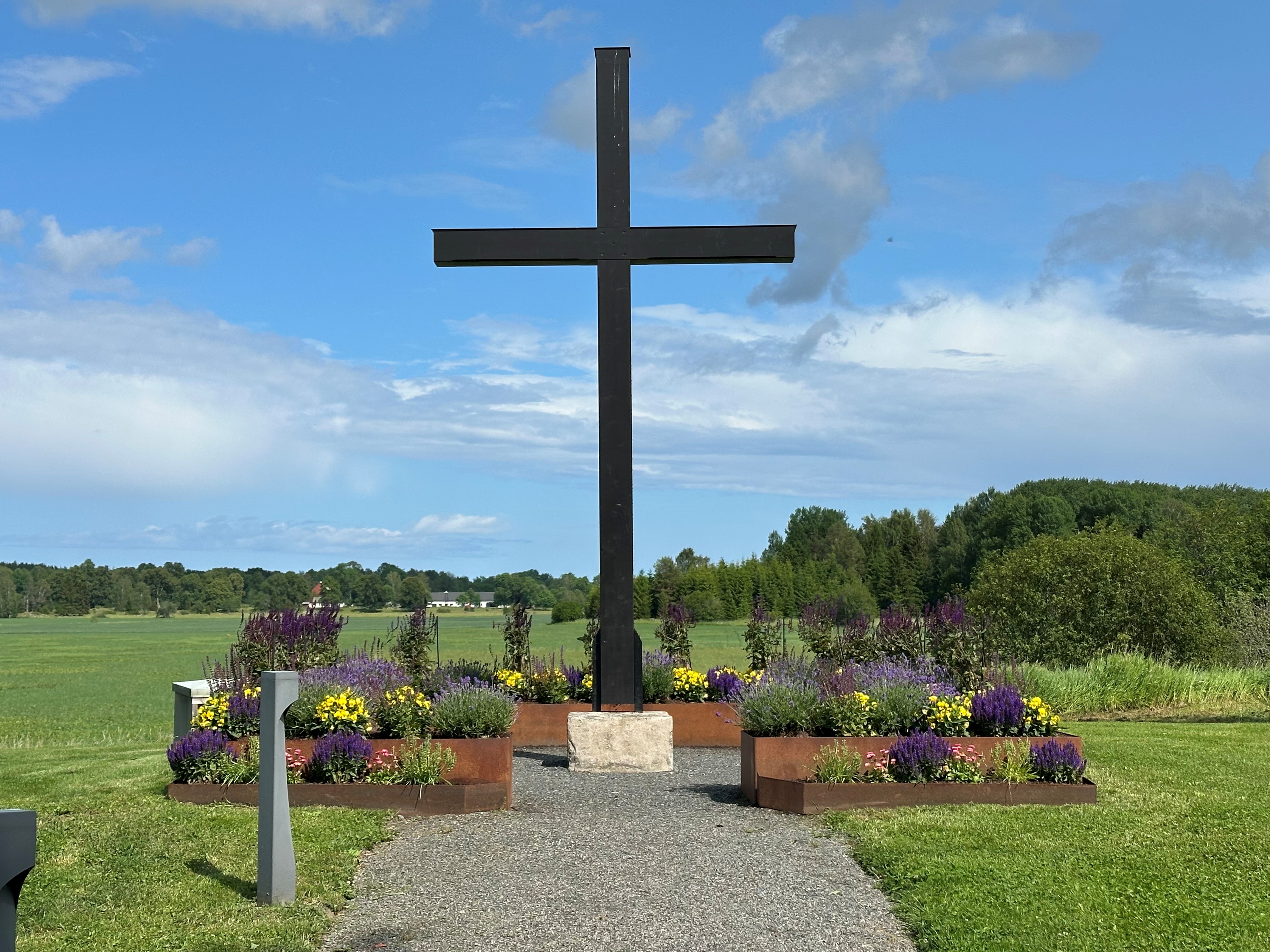 Korset på Skäfthammars kyrkogård