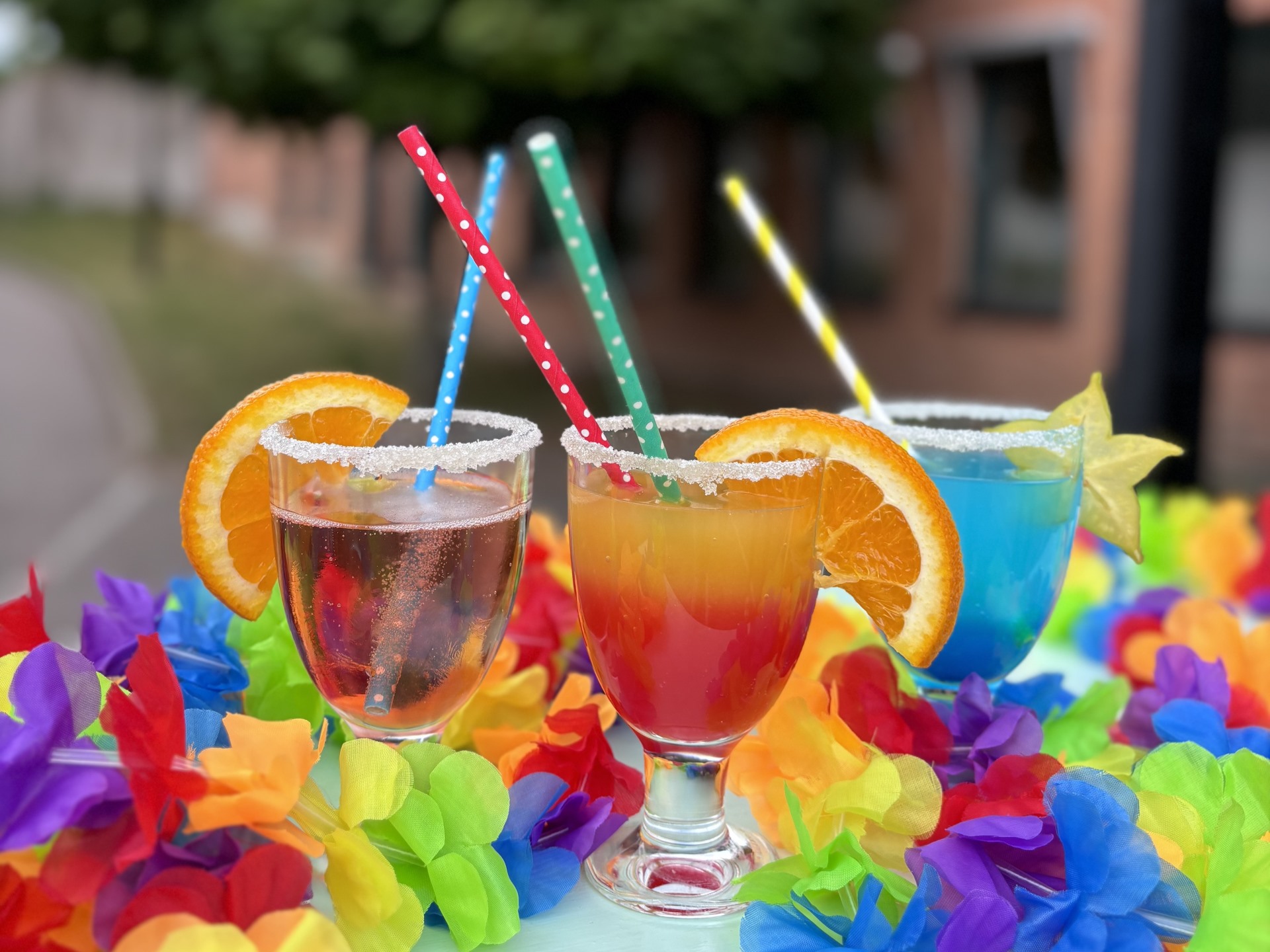 Drinkar i färgglada färger