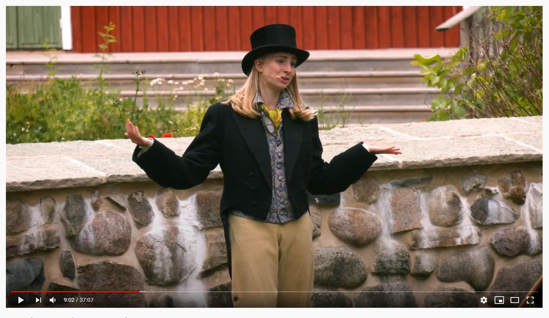 Skärmklipp ur årets filmade Kyrkogårdsteater.