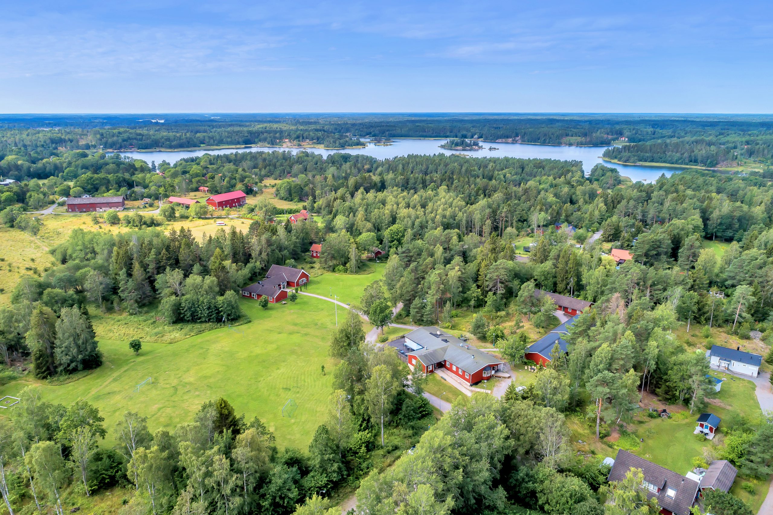Flygfoto över Åkerögården Norrtälje