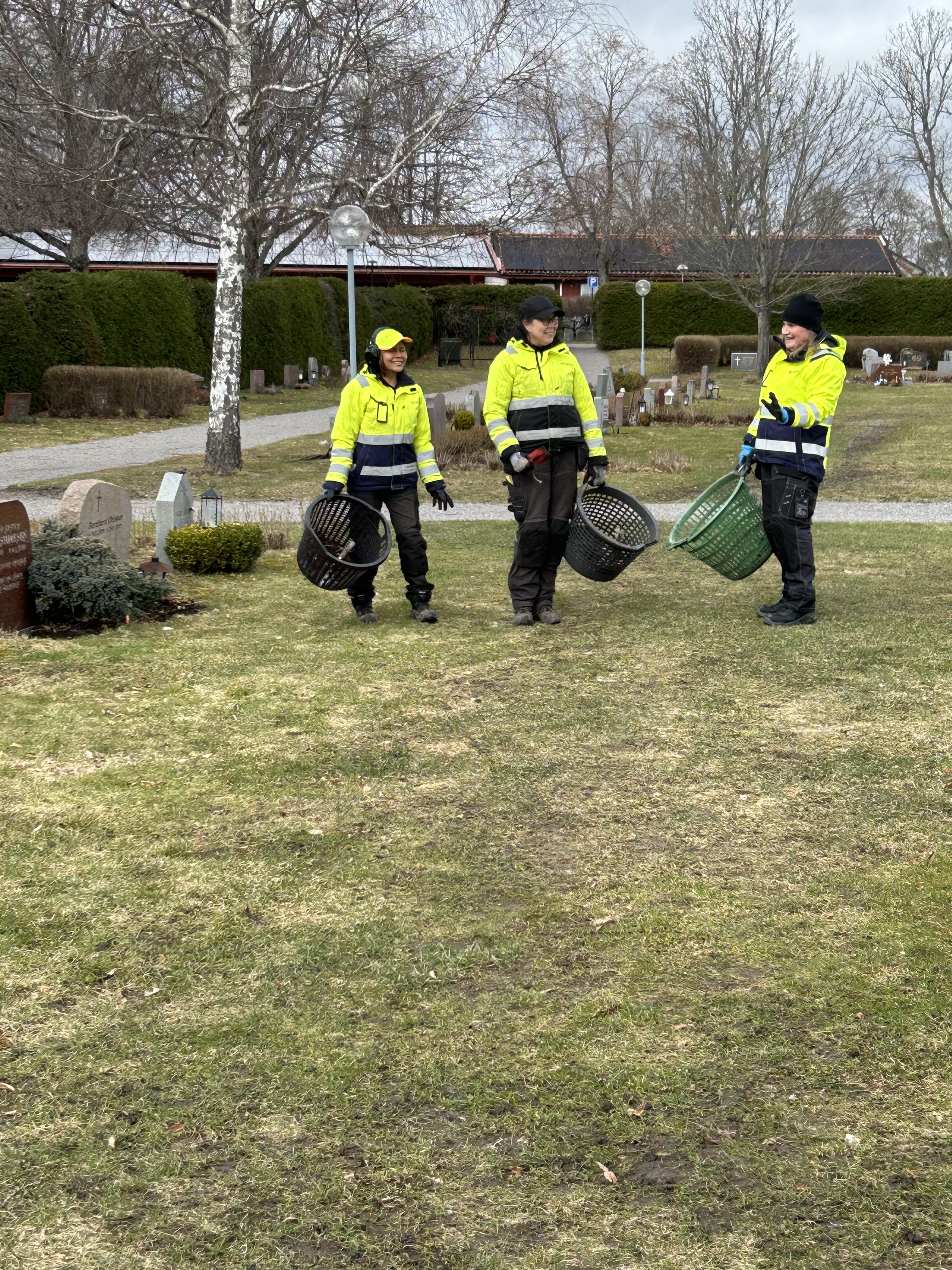 Kyrkogårdsteamet på Knivsta kyrkogård