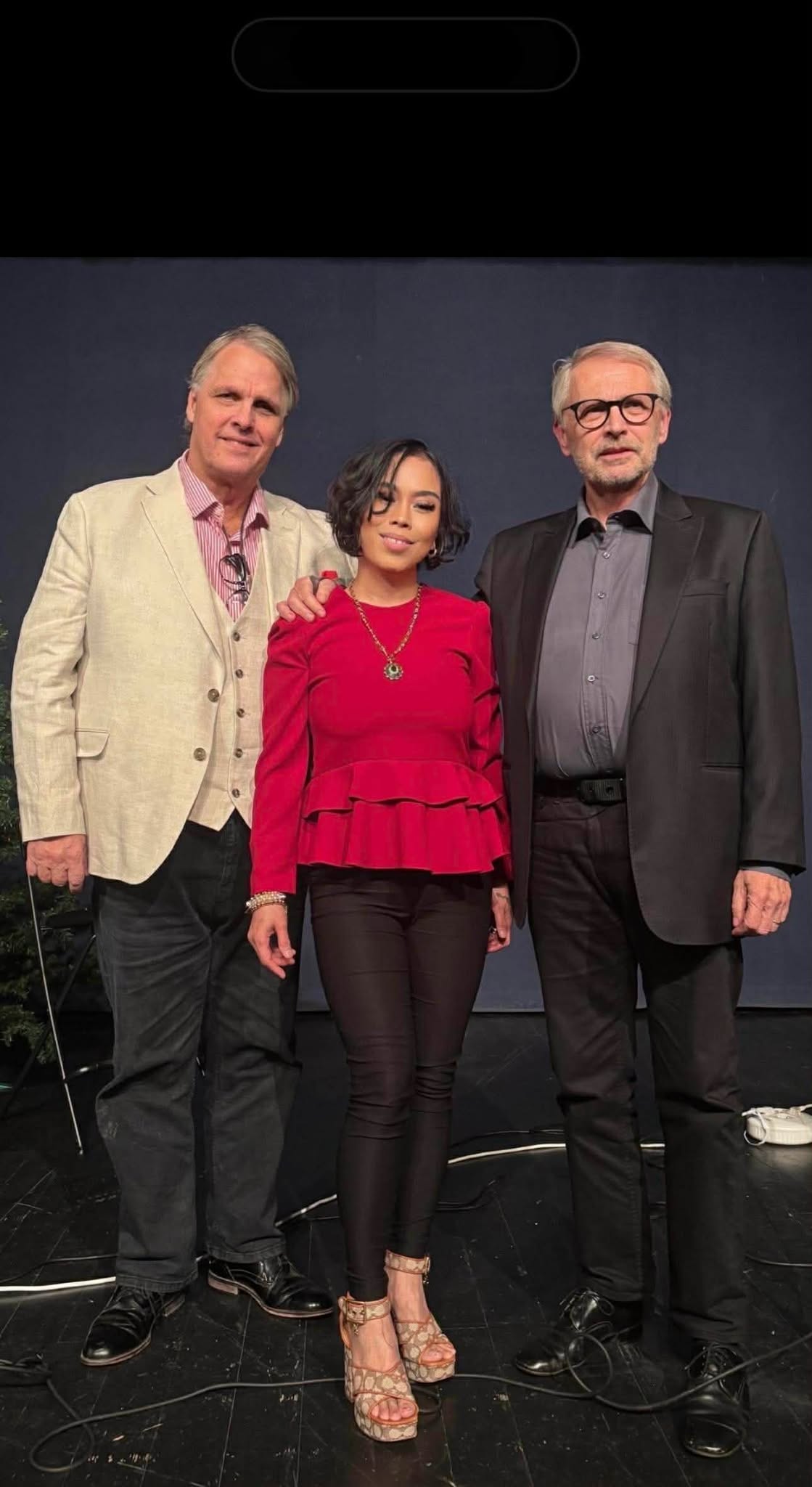 Raymond, Adorena och Bengt